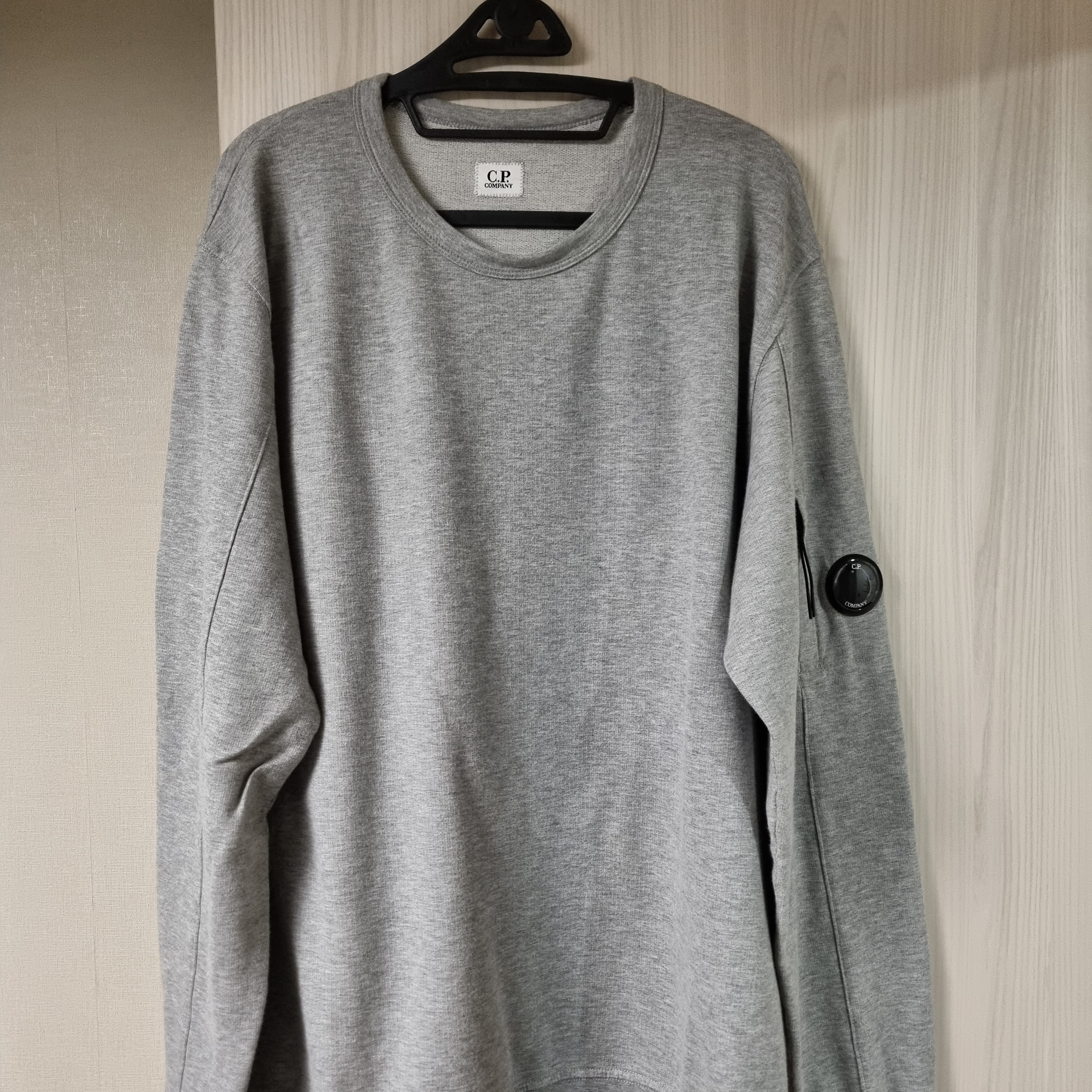 C.P. Company Light Fleece Sweatshirt Grey Melange - 22FW, Jordan 11 Retro Cool Grey 2021 착용 스타일 - 1
