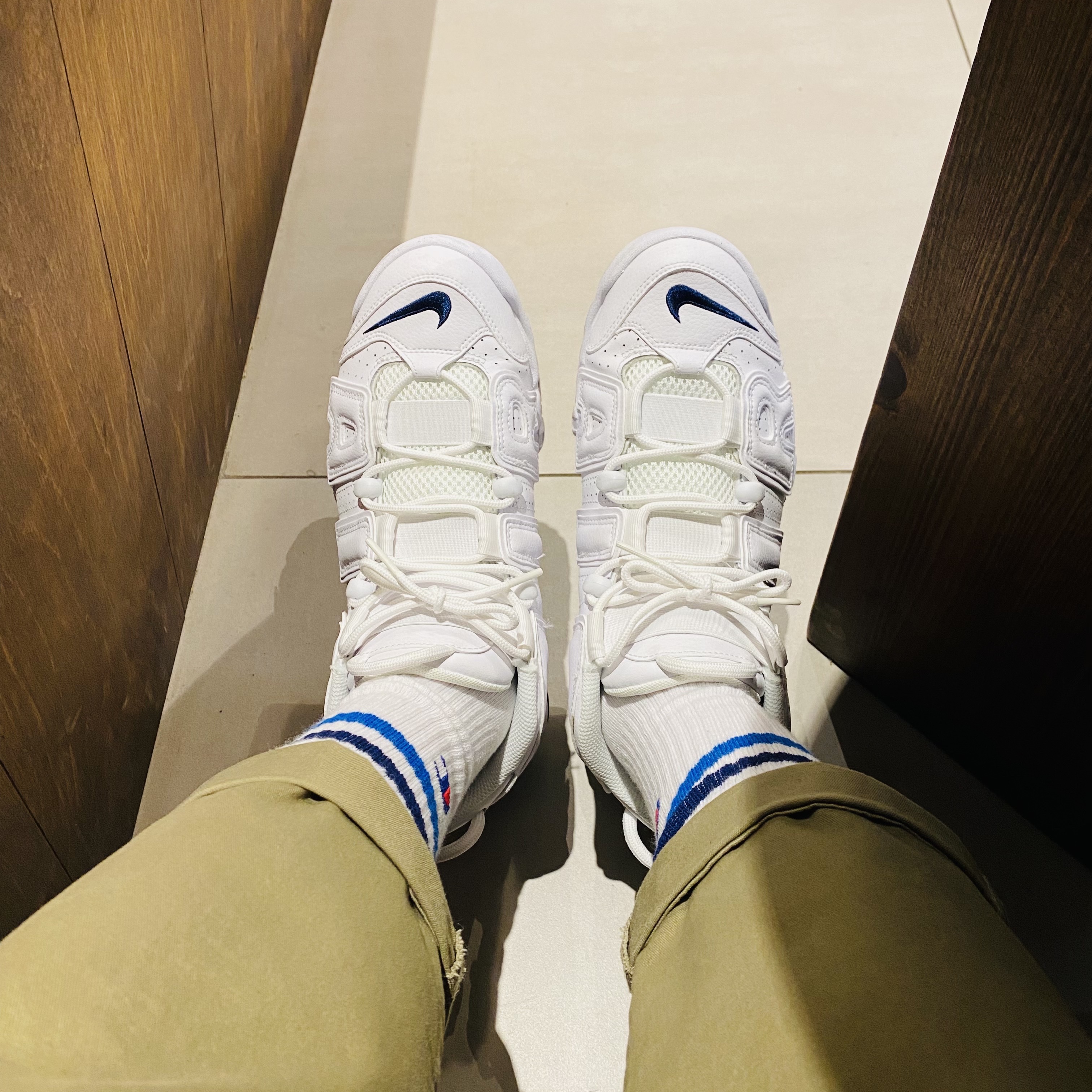 Nike Air More Uptempo 96 White Midnight Navy 착용 스타일 - 1