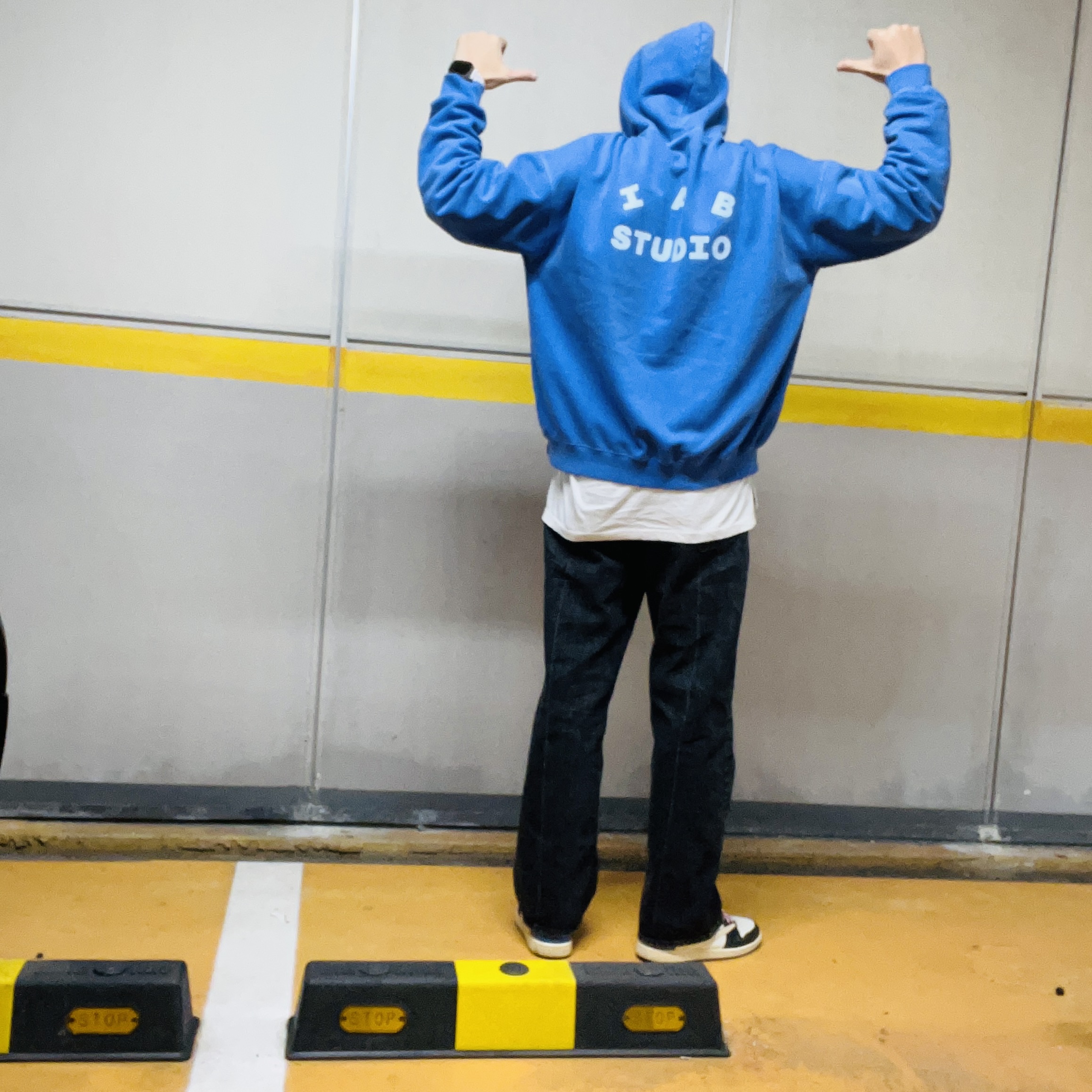 IAB Studio Pigment Hoodie Royal Blue - 22FW, Jordan 1 x Travis Scott x Fragment Retro Low OG SP Military Blue 착용 스타일