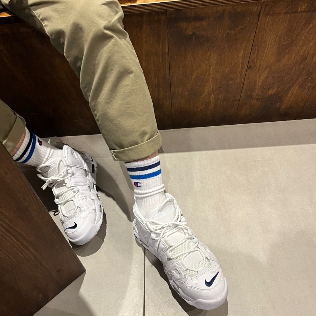 Nike Air More Uptempo 96 White Midnight Navy 착용 스타일 - 2