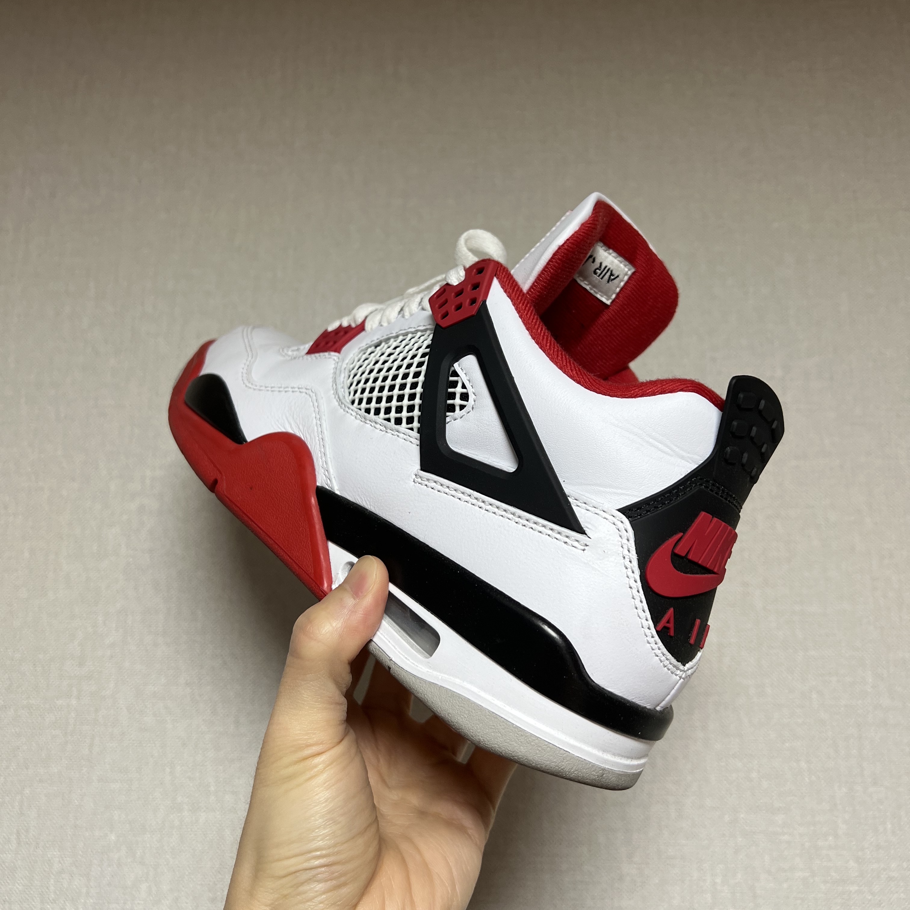 Jordan 4 Retro OG Fire Red 2020 착용 스타일 - 2