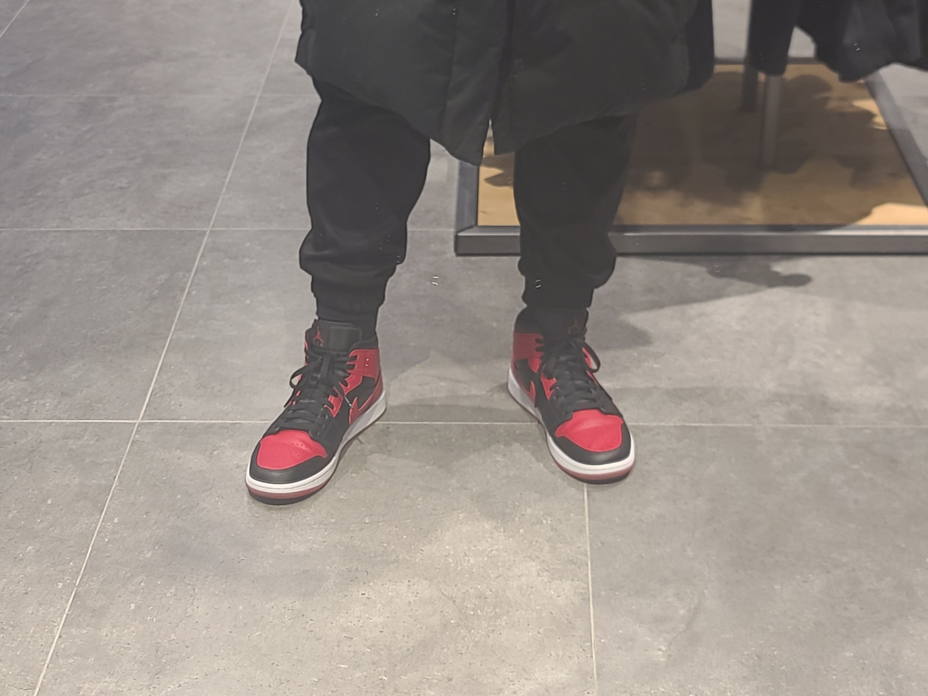 Jordan 1 Mid Bred Banned 2020 착용 스타일 - 1