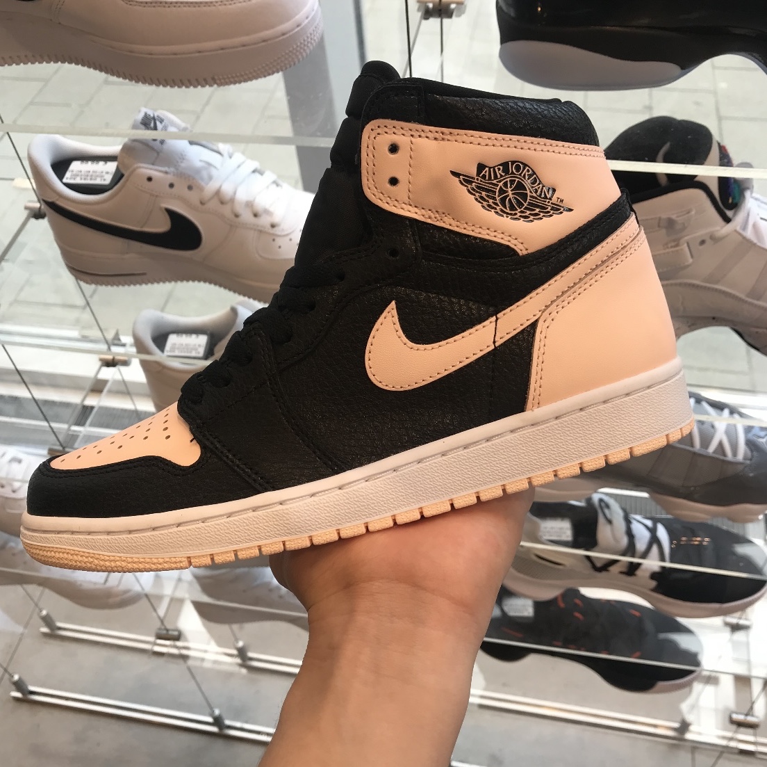 Jordan 1 Retro High OG Crimson Tint 착용 스타일