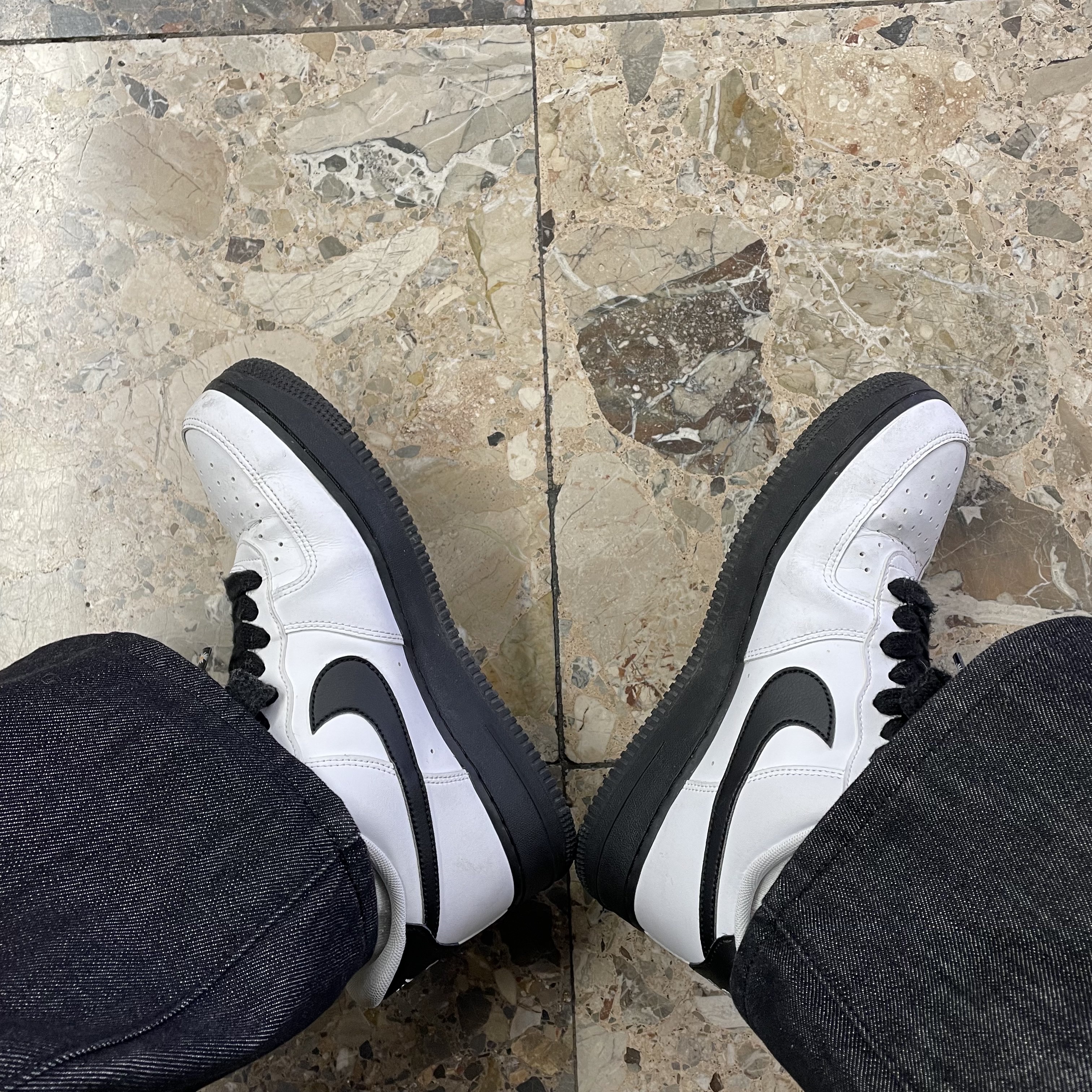 Nike Air Force 1 Low White Black Midsole 착용 스타일 - 1