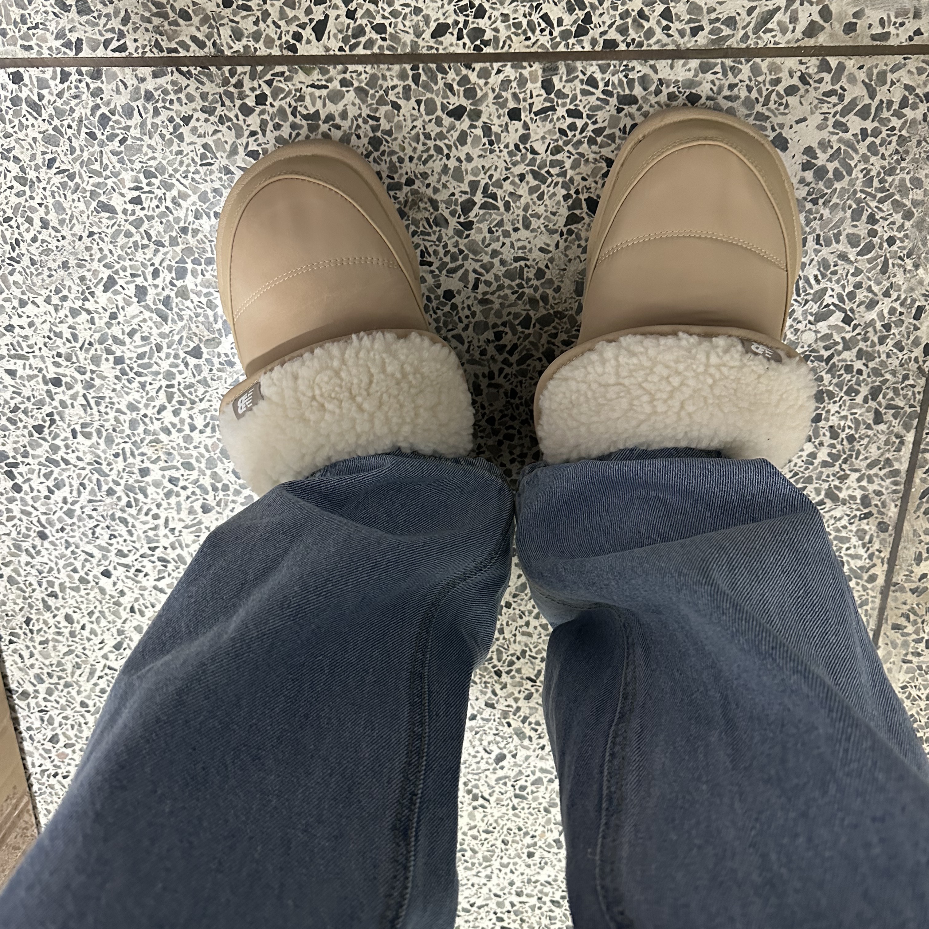 New Balance Puflee Beige 착용 스타일