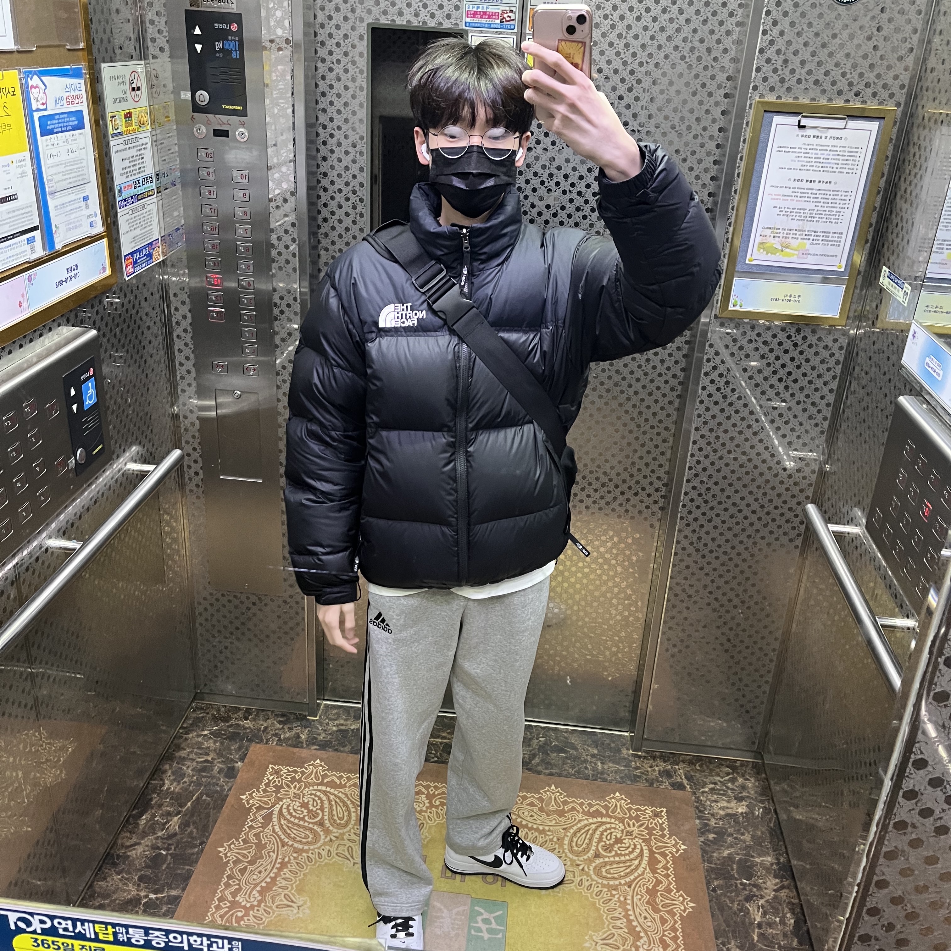The North Face 1996 Eco Nuptse Jacket Black, Nike Air Force 1 '07 White Black 착용 스타일