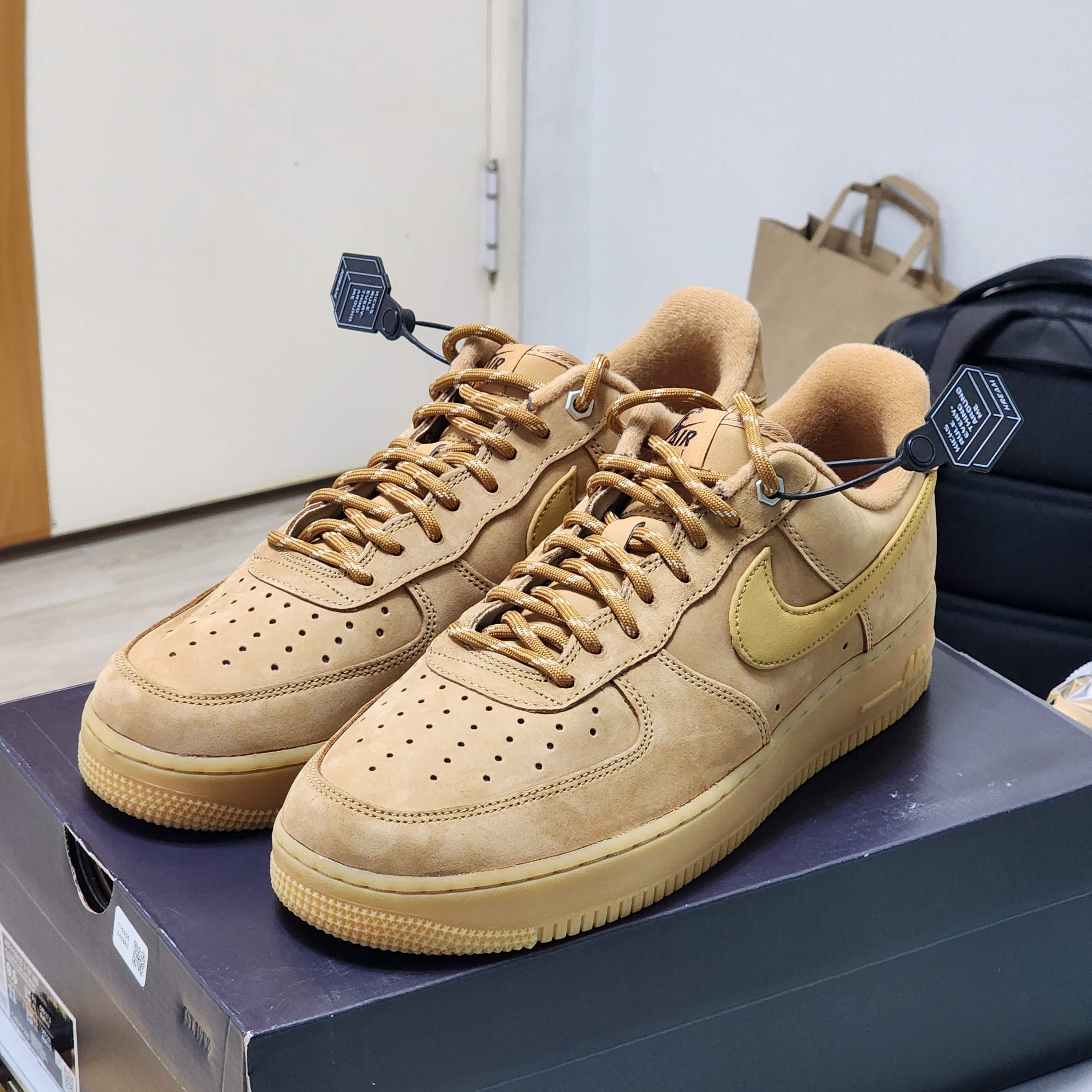 Nike Air Force 1 '07 WB Flax 착용 스타일