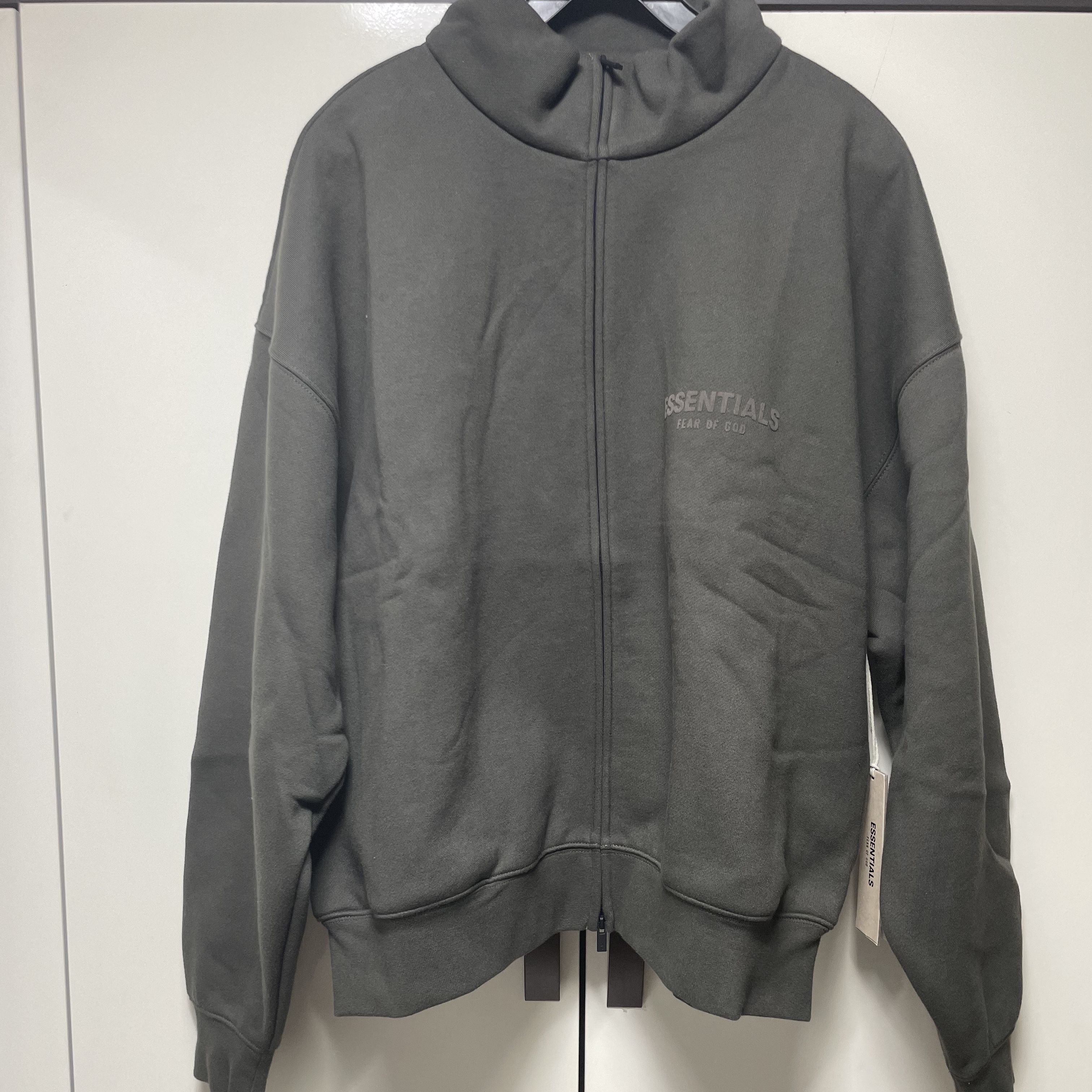 (W) Essentials Full Zip Jacket Off Black - 22FW 착용 스타일 - 1