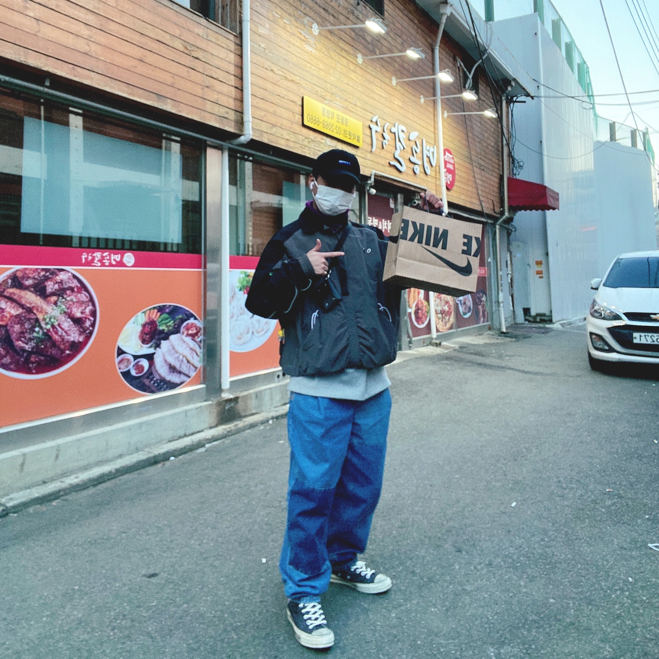 Converse x Undercover Chuck 70 Ox New Warriors Camo, Zara x Ader Error Barrel Leg Jeans Blue 착용 스타일