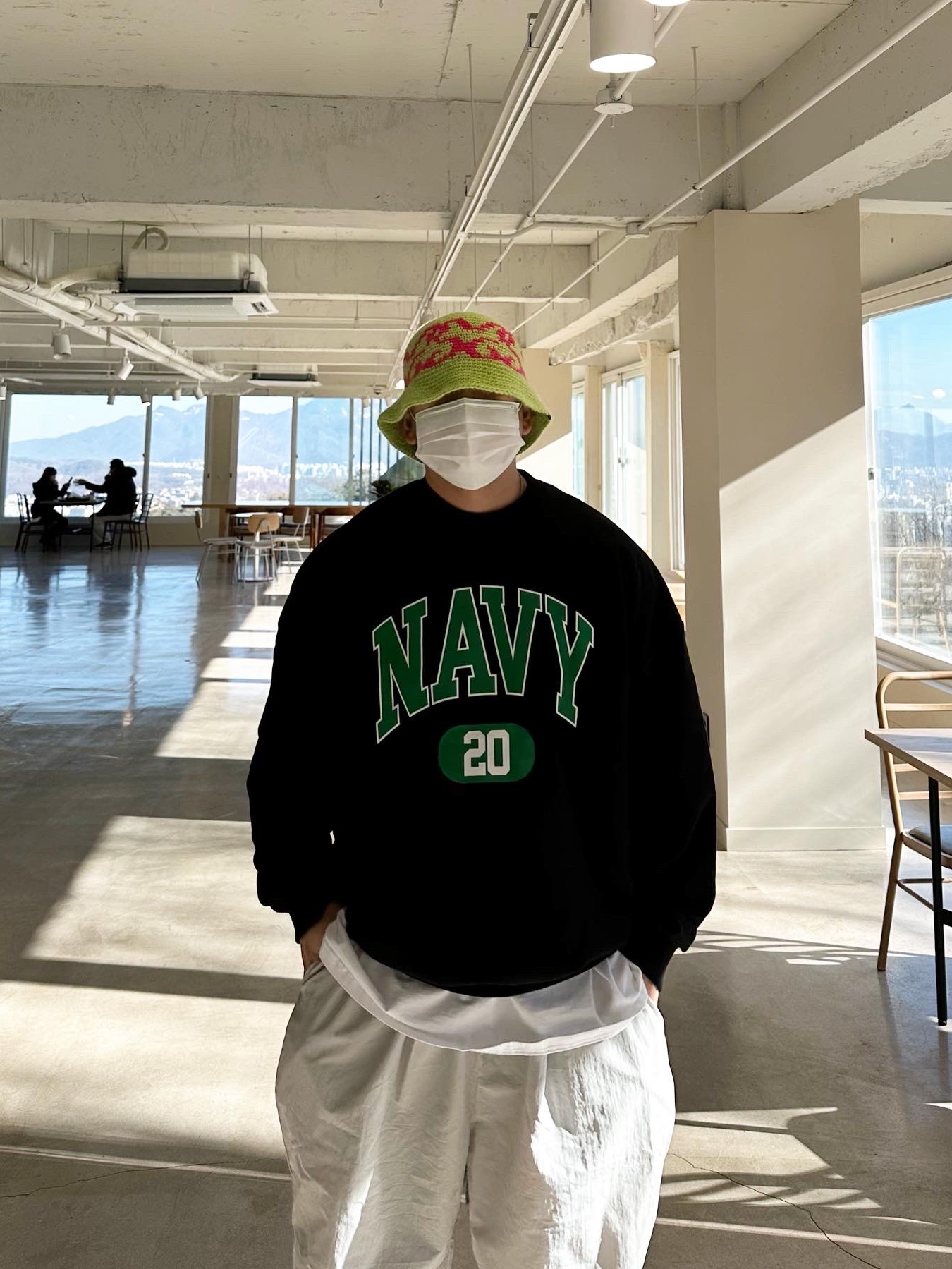 Maison Mihara Yasuhiro Baker OG Sole Canvas Low Cut Sneakers Black, Stussy SS Knit Bucket Hat Lime 착용 스타일 - 3