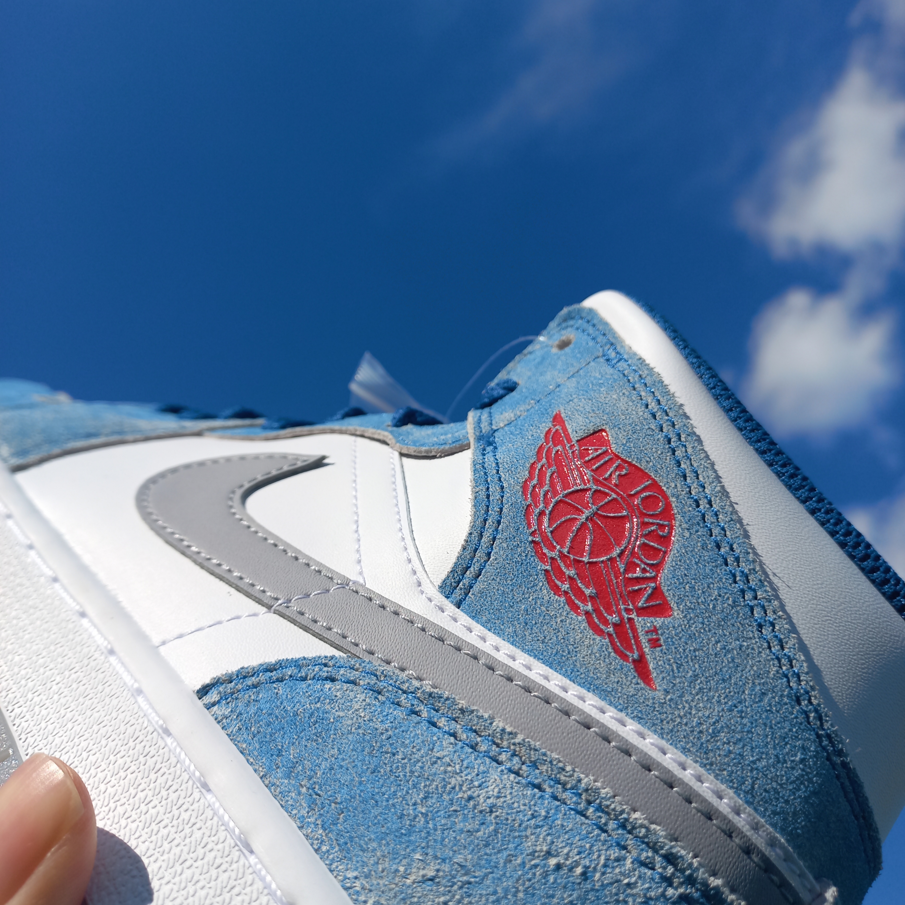 Jordan 1 Mid SE French Blue Fire Red 착용 스타일 - 2