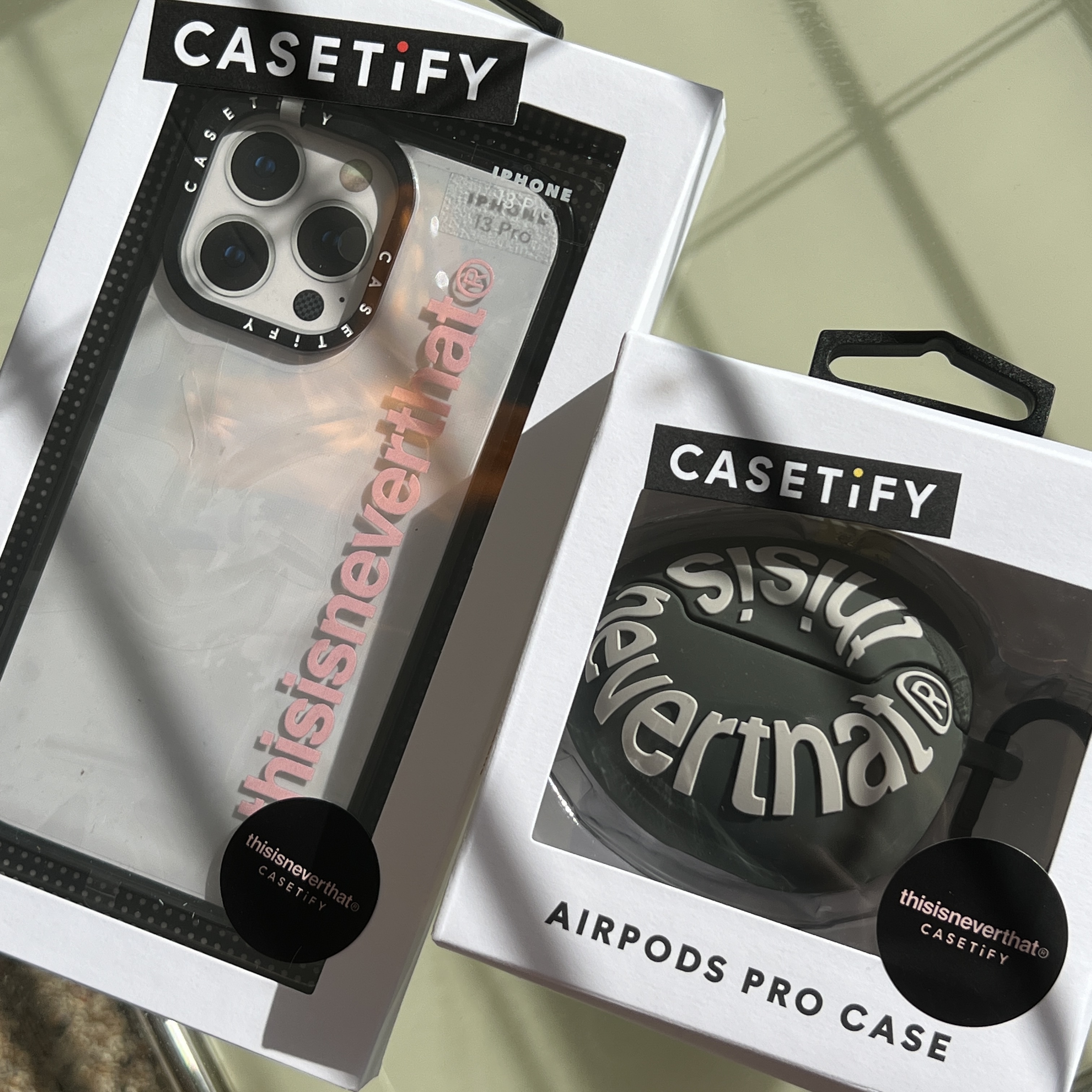 Casetify x Thisisneverthat Pebble Collectible AirPods Pro Case Grey 착용 스타일