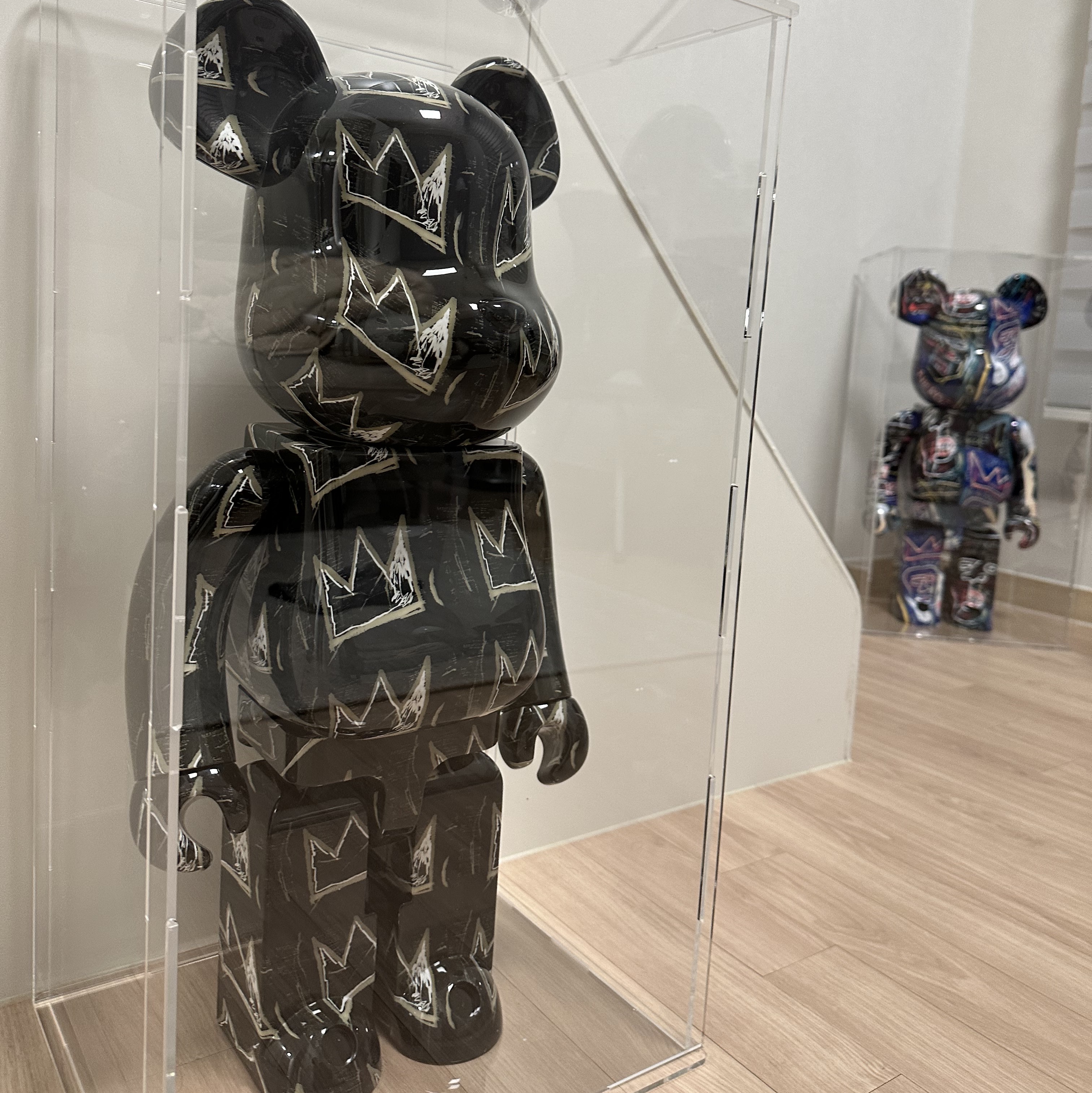 Bearbrick Jean-Michel Basquiat #8 1000%, Bearbrick Jean-Michel Basquiat #7 1000% 착용 스타일