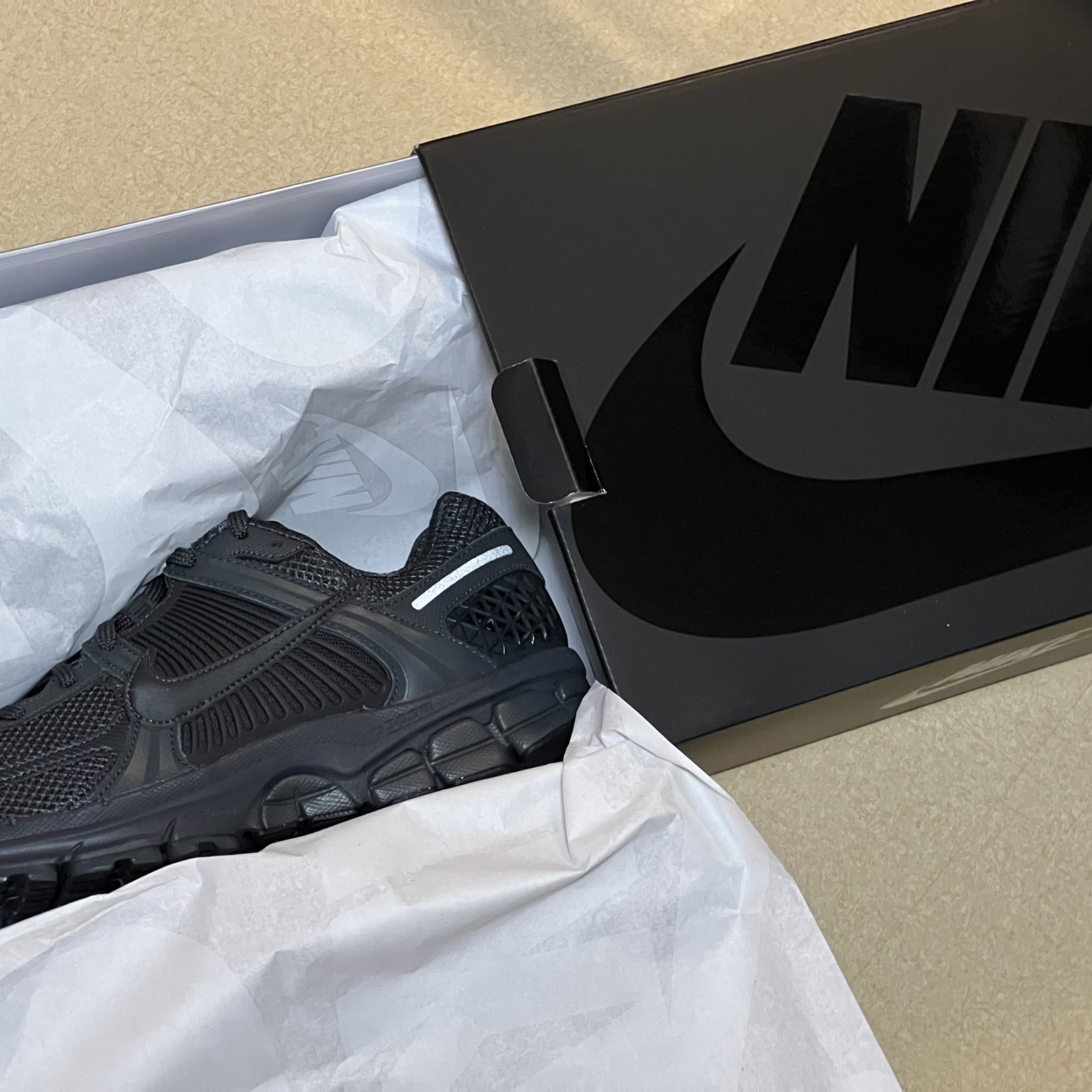 Nike Zoom Vomero 5 SP Anthracite 2023 착용 스타일 - 1