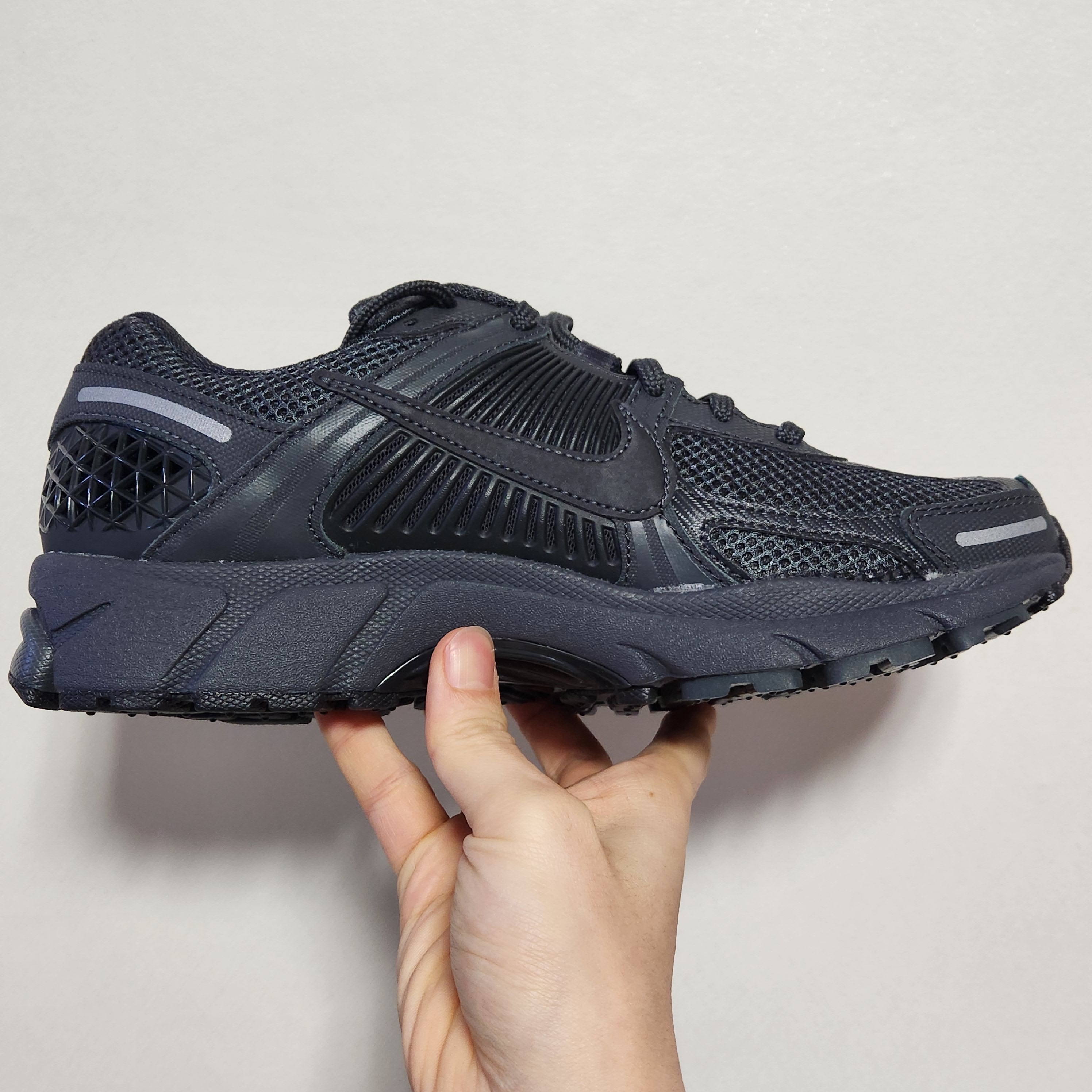 Nike Zoom Vomero 5 SP Anthracite 2023 착용 스타일 - 4