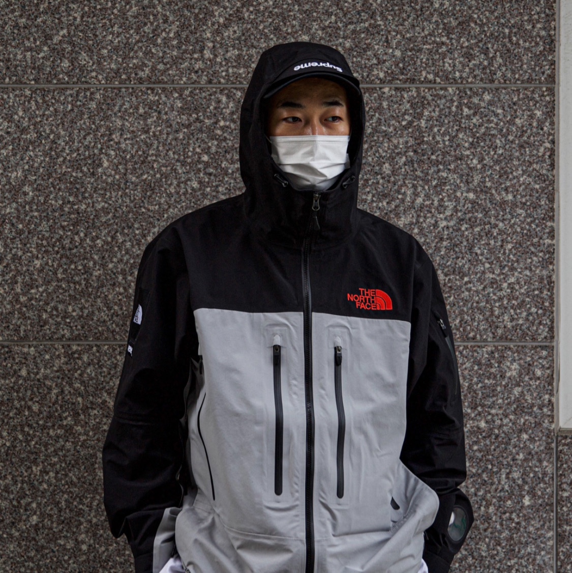 Supreme x The North Face Taped Seam Shell Jacket Grey - 22FW 착용 스타일 - 3