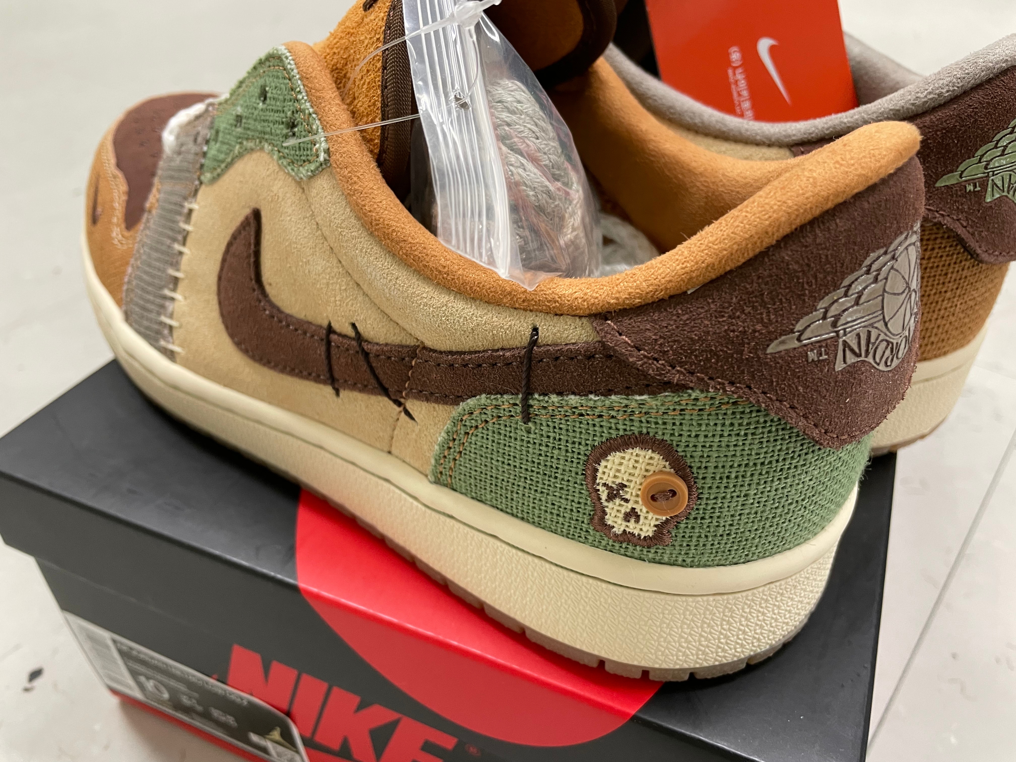 Jordan 1 x Zion Williamson Retro Low OG Flax and Oil Green 착용 스타일 - 3