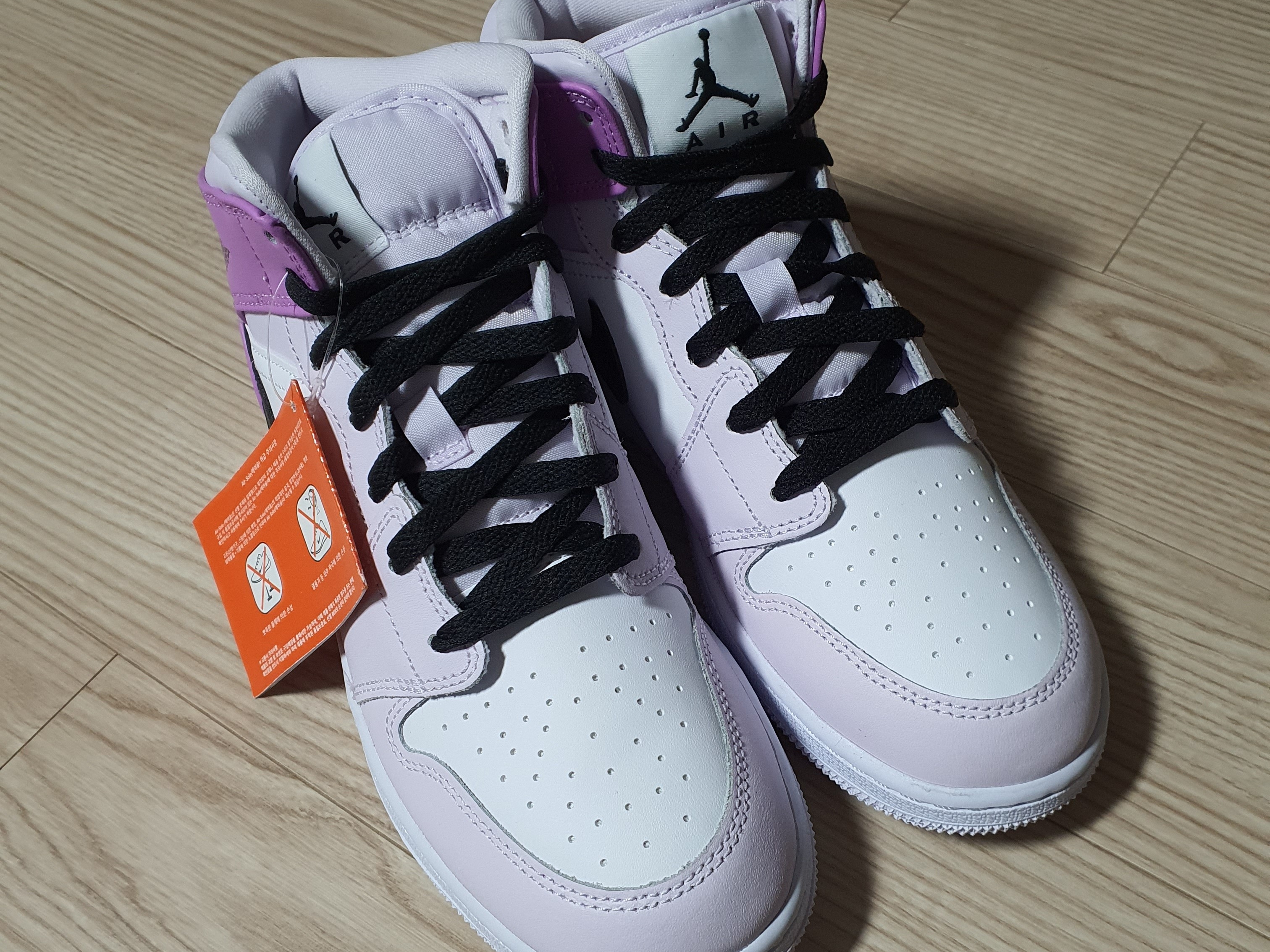 (GS) Jordan 1 Mid Barely Grape White 착용 스타일 - 3