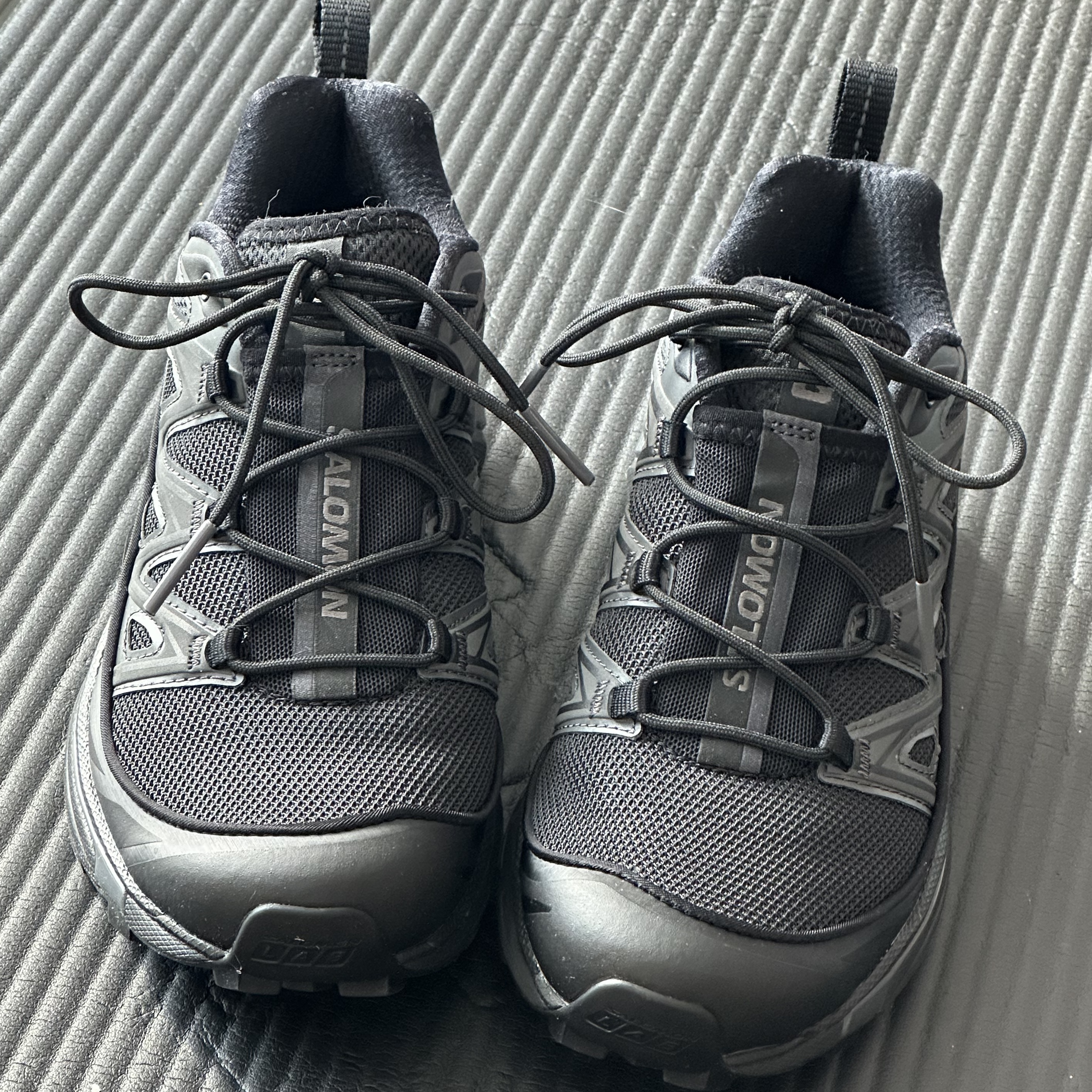 Salomon XT-6 Expanse Black Ebony 착용 스타일