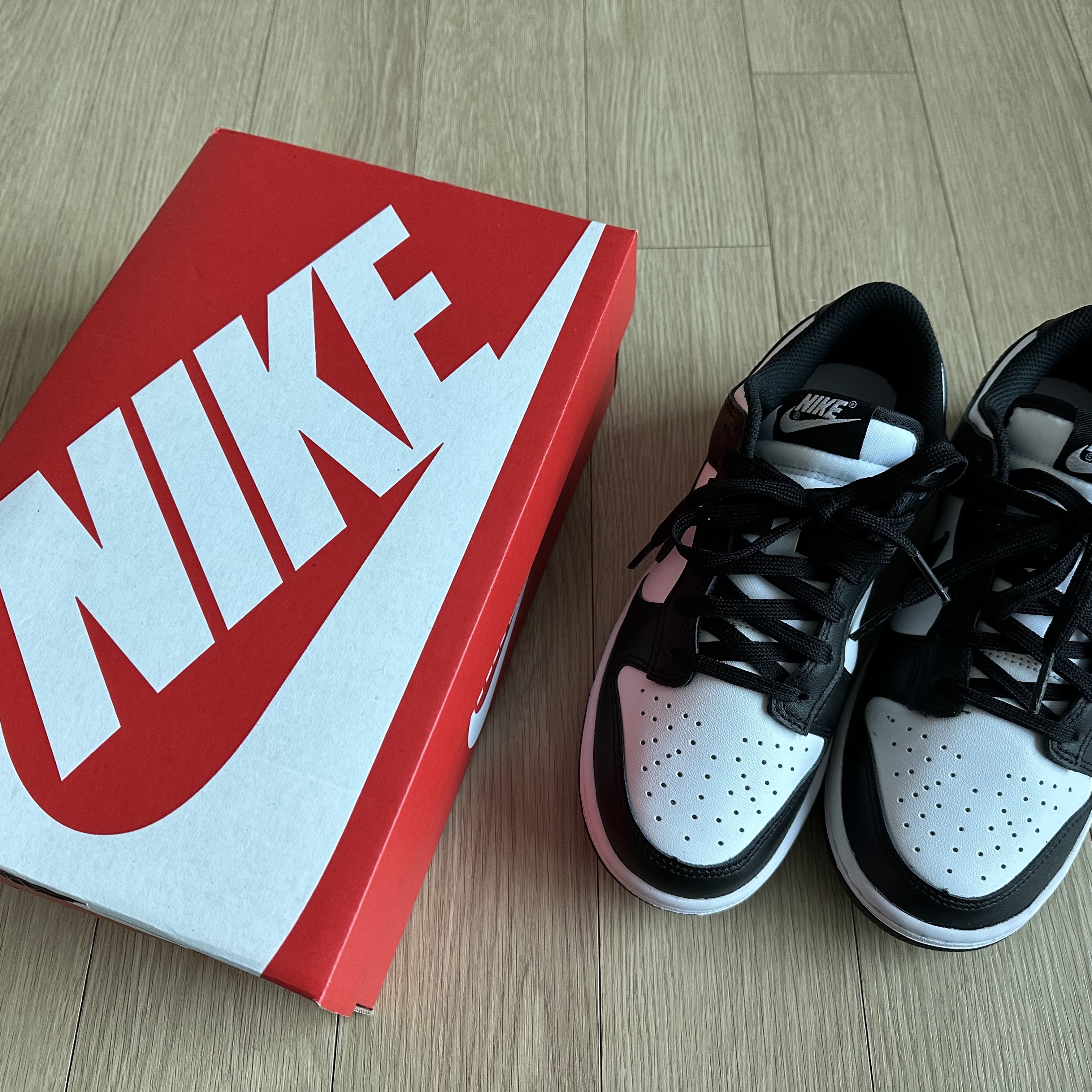 (W) Nike Dunk Low Black 착용 스타일 - 1