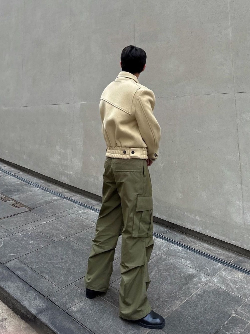[KREAM 단독] STU Layered Paneled Short Jacket Light Beige 착용 스타일 - 3