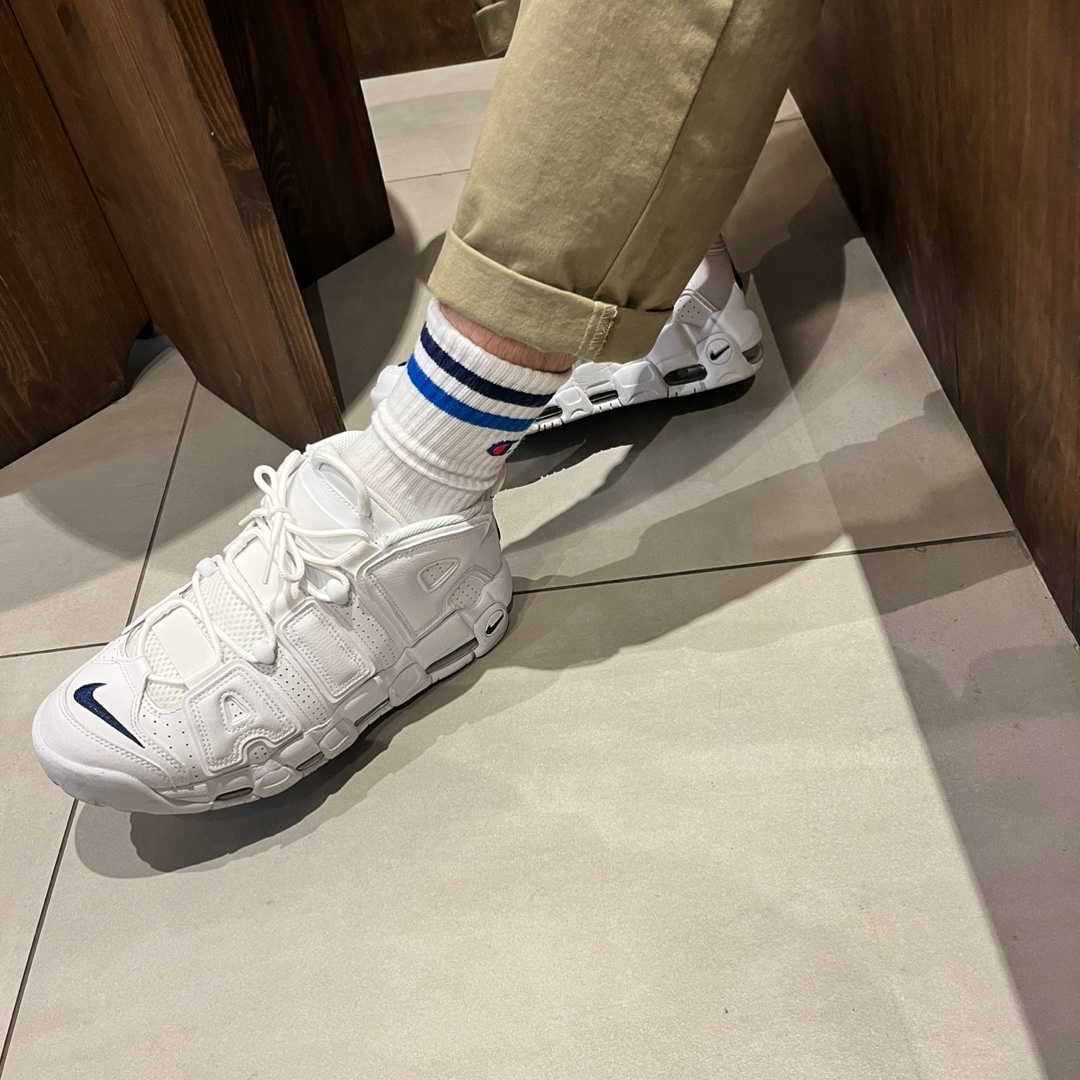 Nike Air More Uptempo 96 White Midnight Navy 착용 스타일 - 4