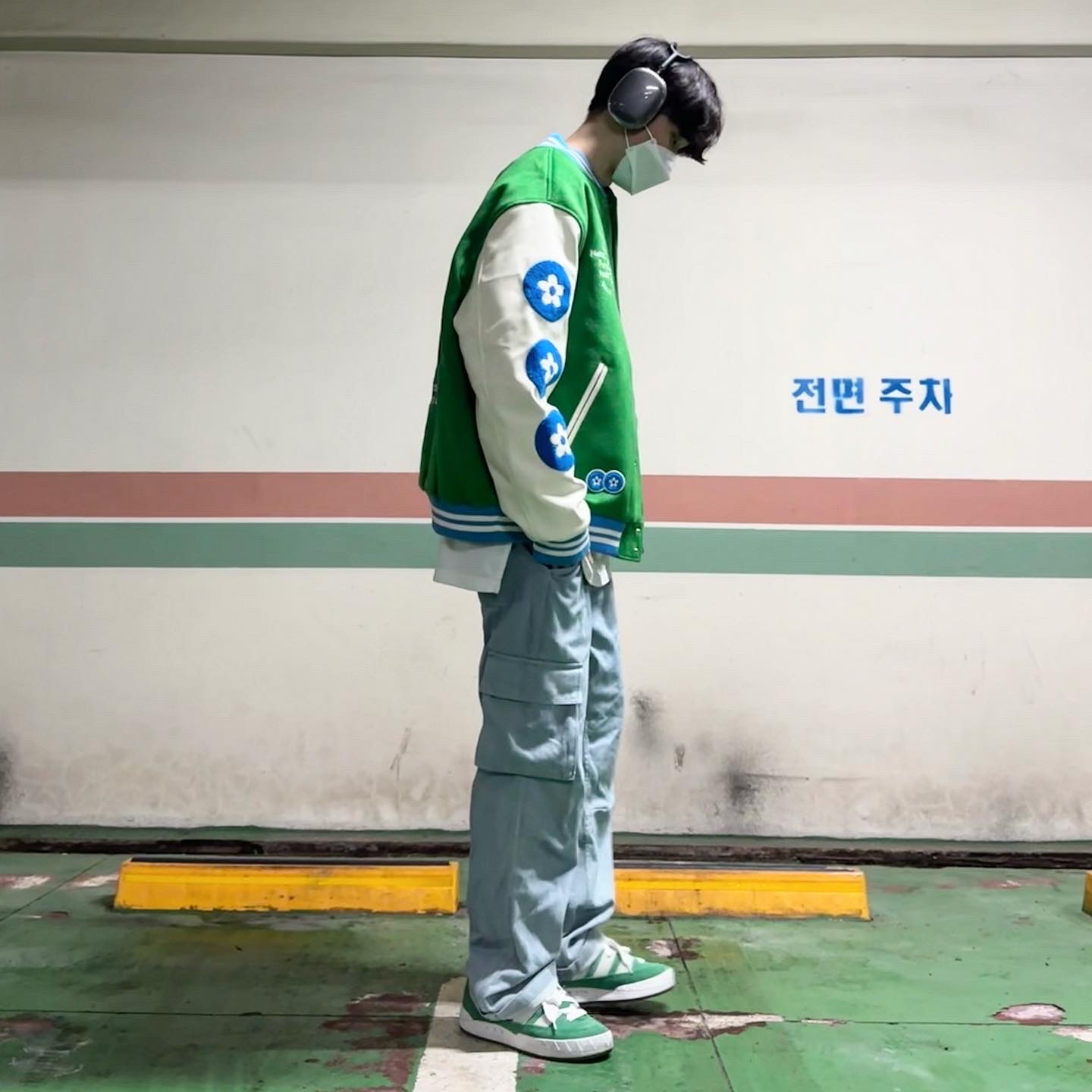 Vandy The Pink Lemonade Varsity Jacket, Adidas Adimatic Green 착용 스타일 - 2