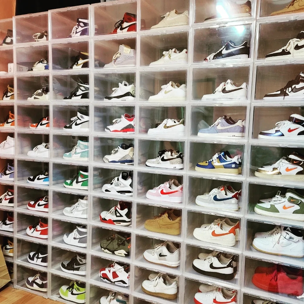 Jordan 1 Retro High OG Chicago 2022, Jordan 1 x Travis Scott Retro Low OG SP Sail and Ridgerock 착용 스타일 - 4