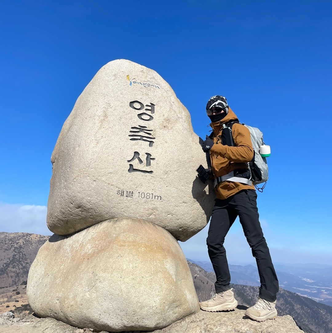 Arc'teryx Gamma AR Pants Black, Hoka Kaha 2 Gore-Tex Oxford Tan 착용 스타일