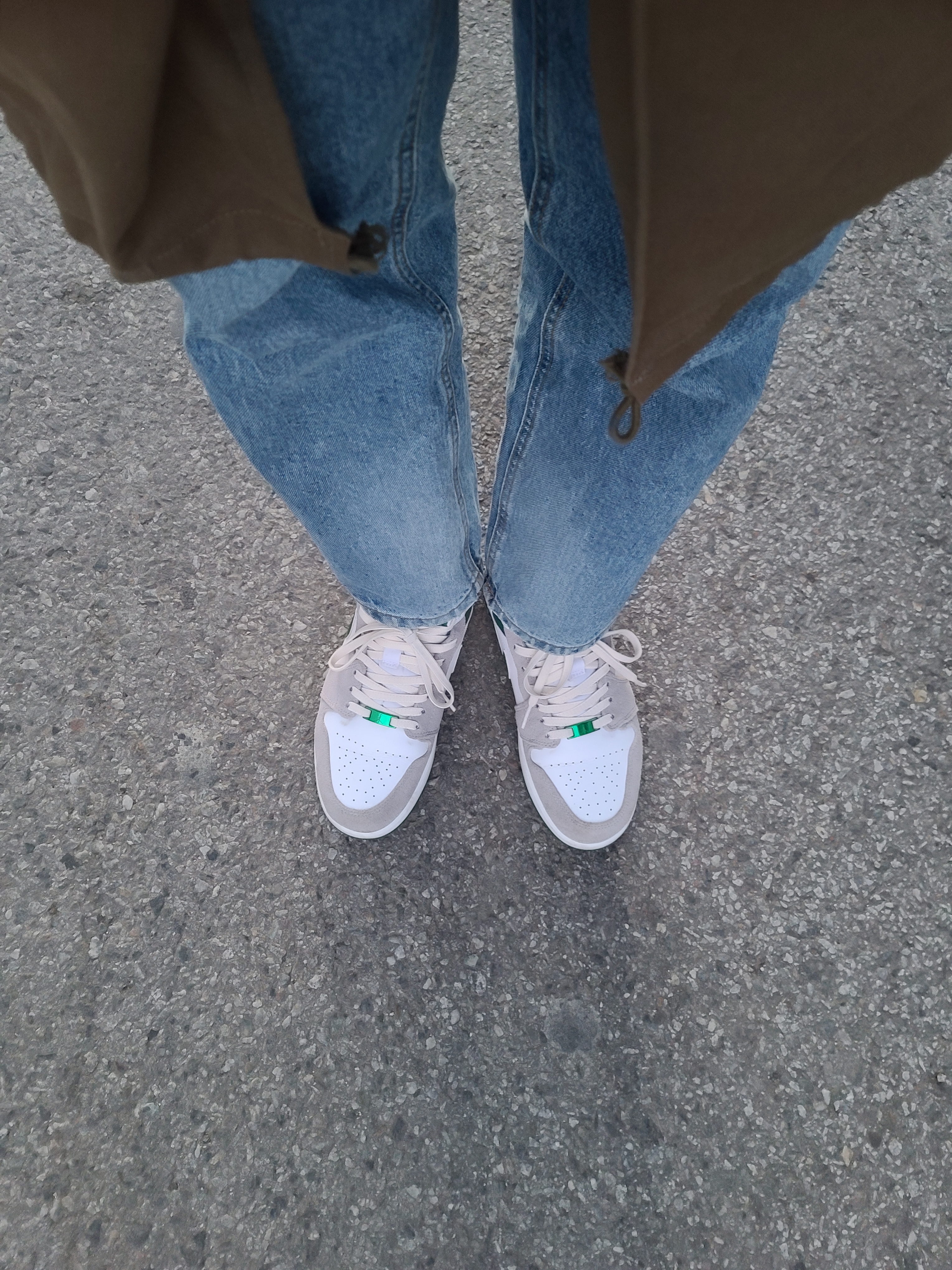 Jordan 1 Mid SE Pine Green Light Smoke Grey 착용 스타일
