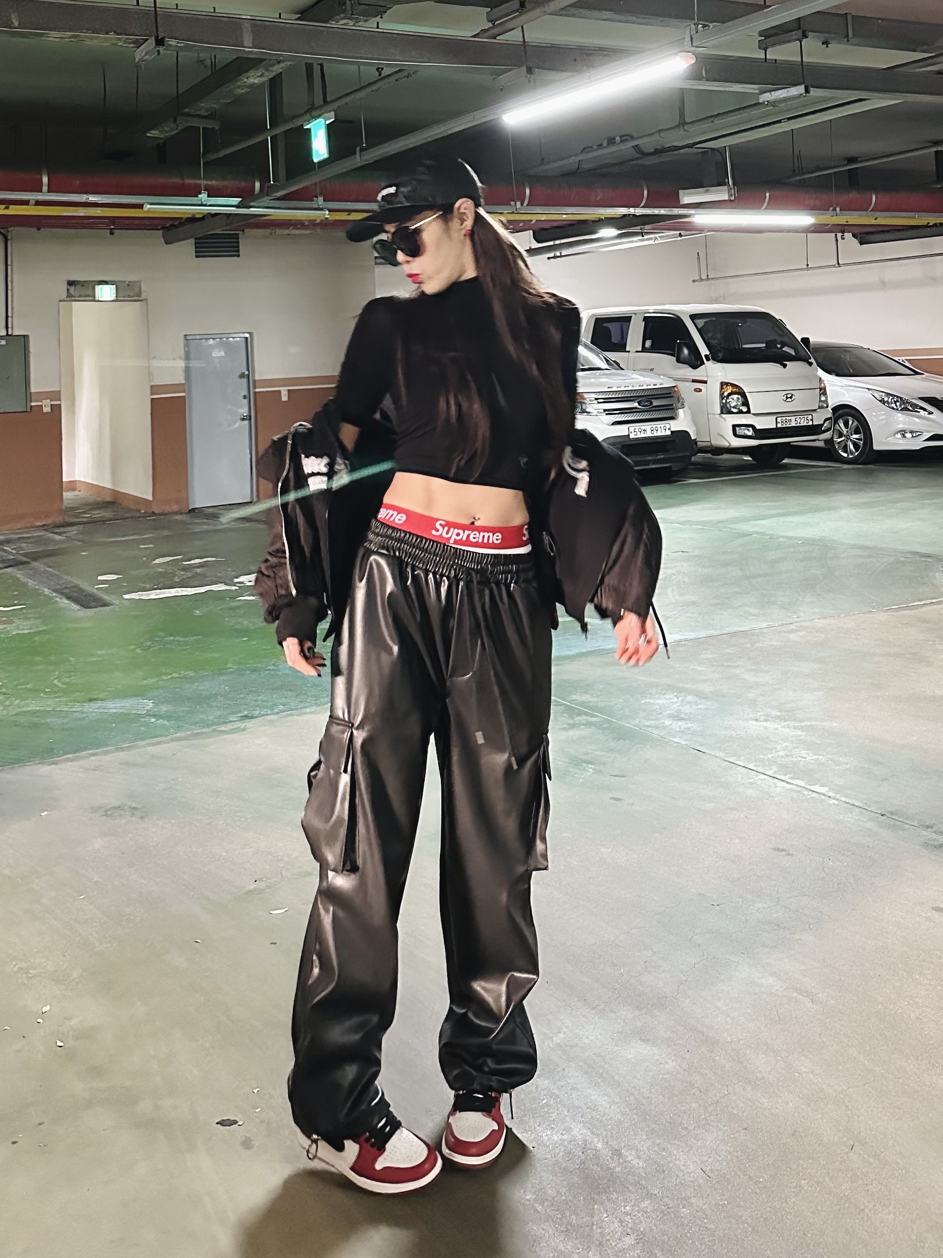 Jordan 1 Retro High OG Chicago 2022, Supreme Leather Camp Cap Black - 21SS 착용 스타일 - 3