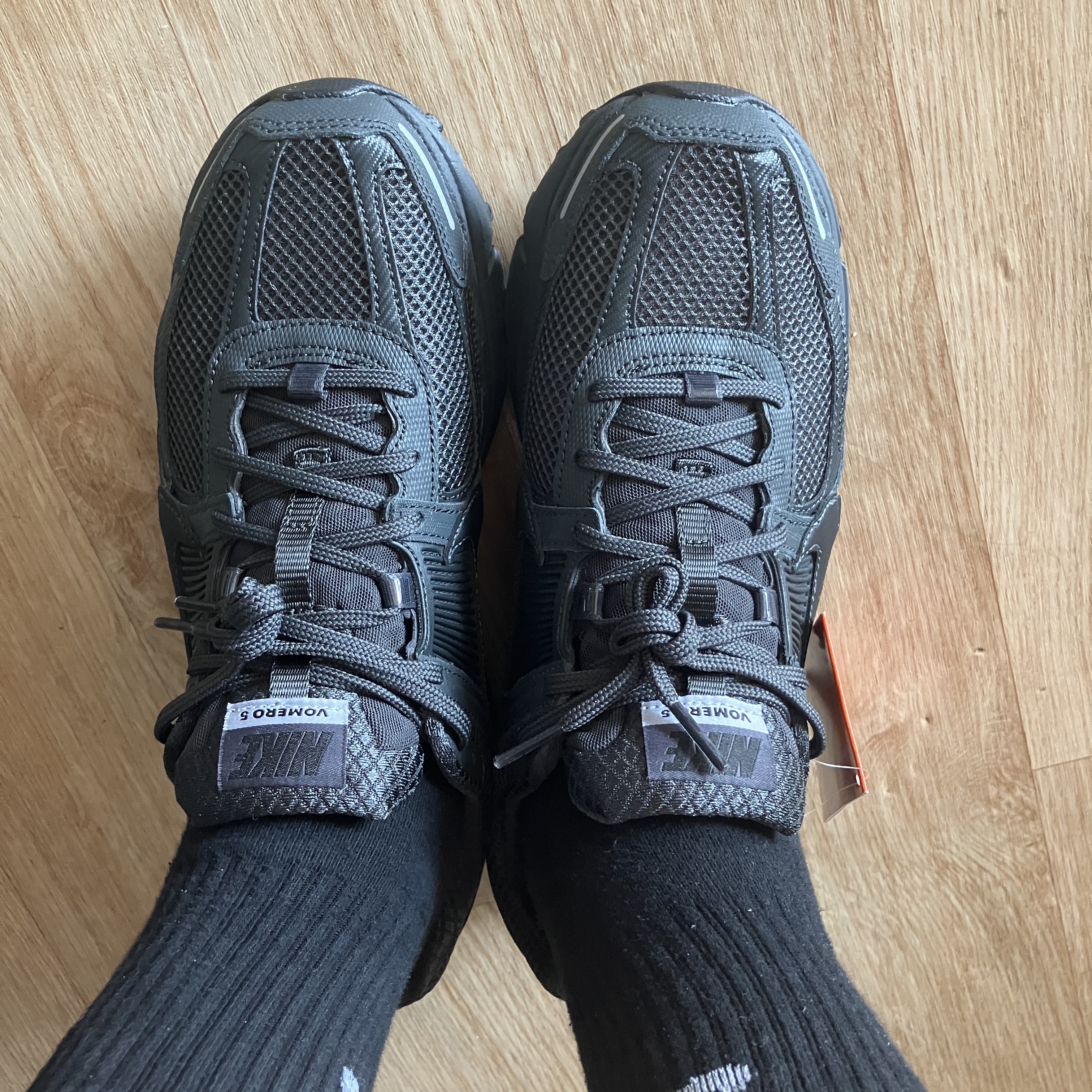 Nike Zoom Vomero 5 SP Anthracite 2023, Nike Zoom Vomero 5 SP Anthracite 2019 착용 스타일 - 3