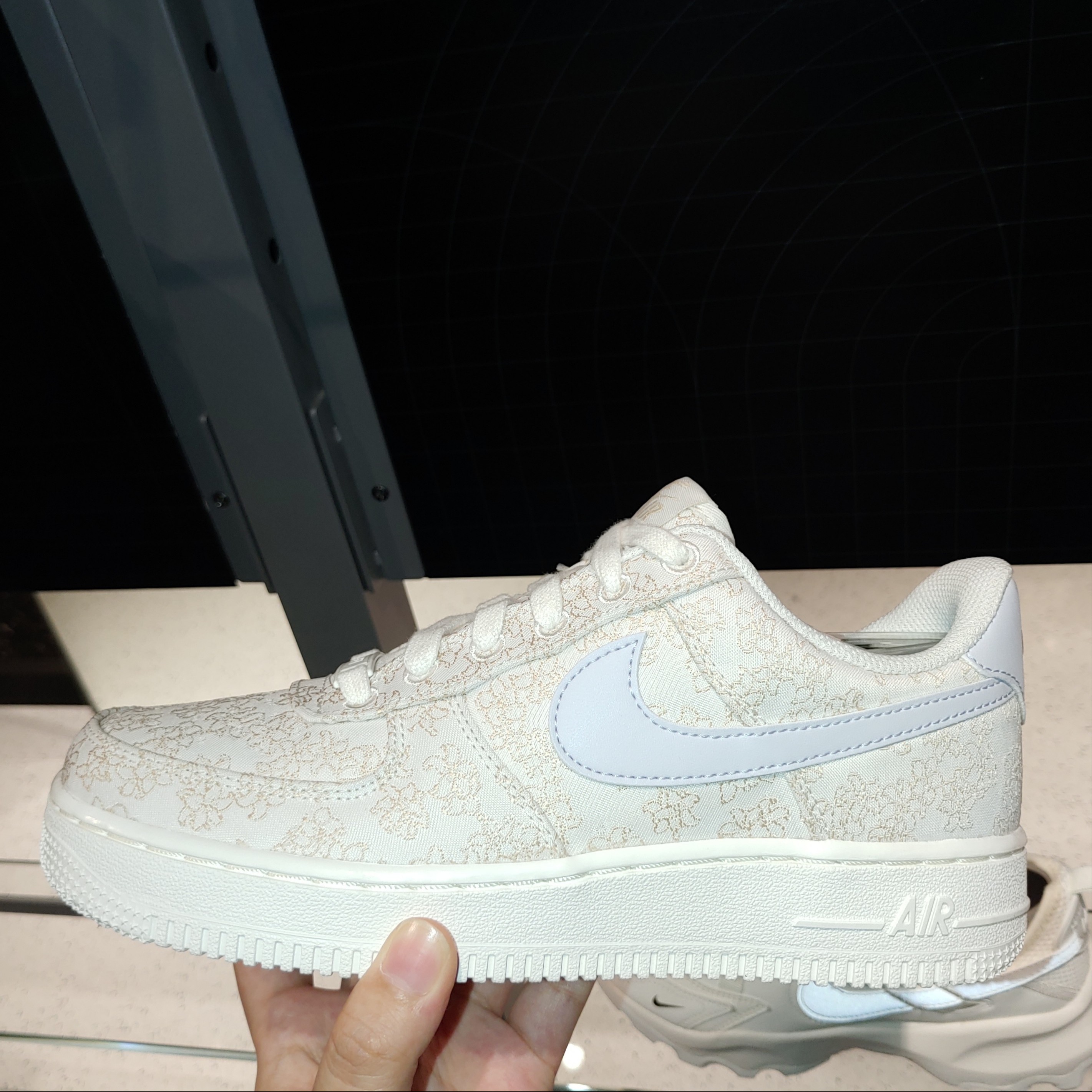 (W) Nike Air Force 1 '07 SE Jacquard Sail 착용 스타일