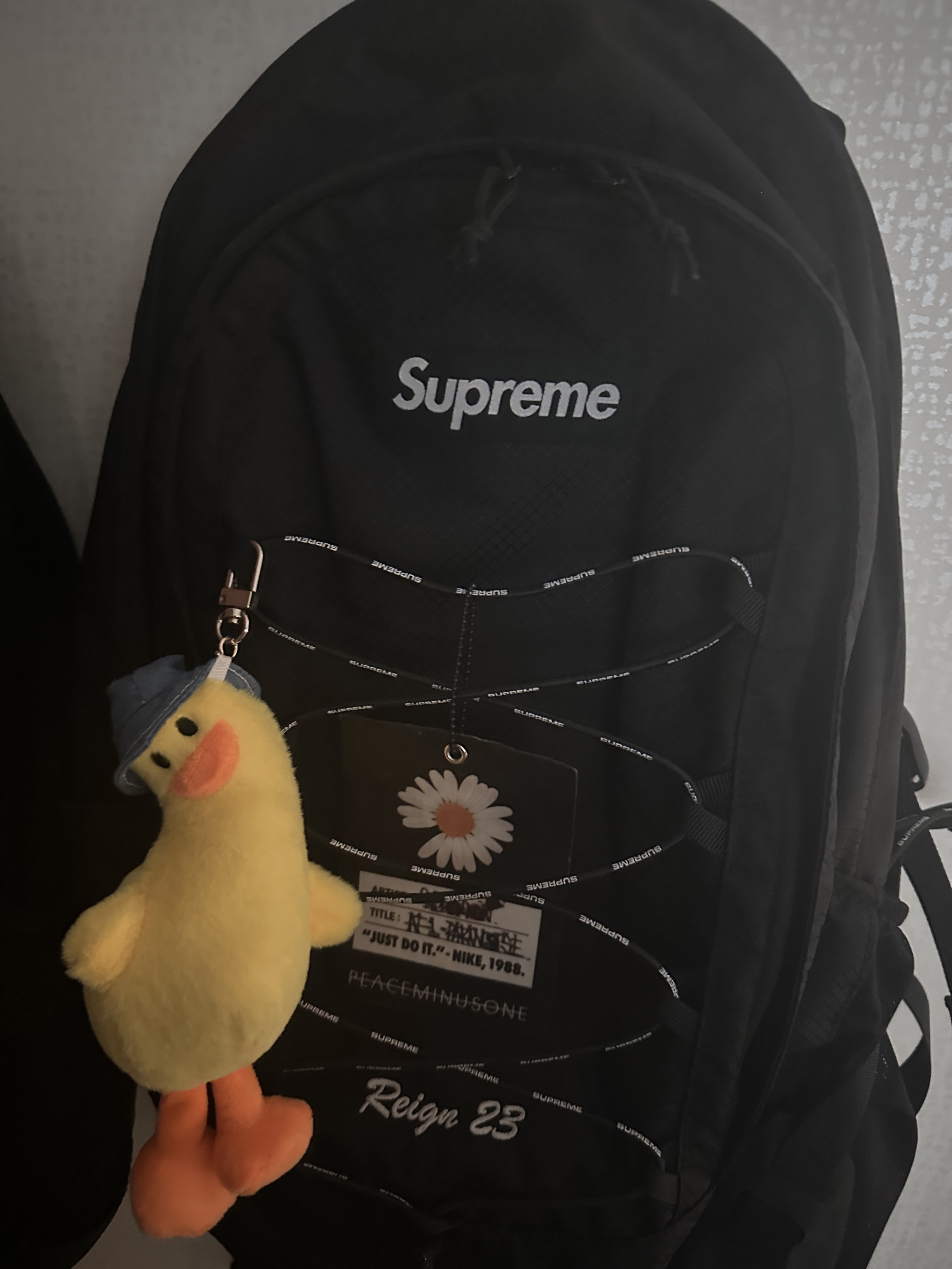 Supreme Backpack Black - 22SS 착용 스타일