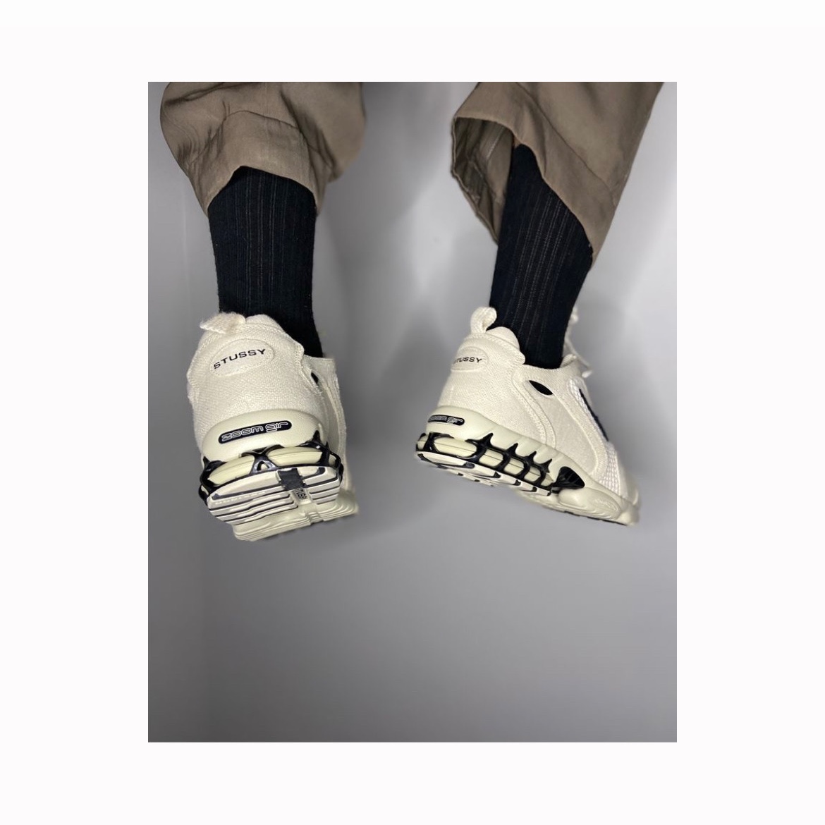 Nike x Stussy Air Zoom Spiridon Cage 2 Fossil 착용 스타일 - 5