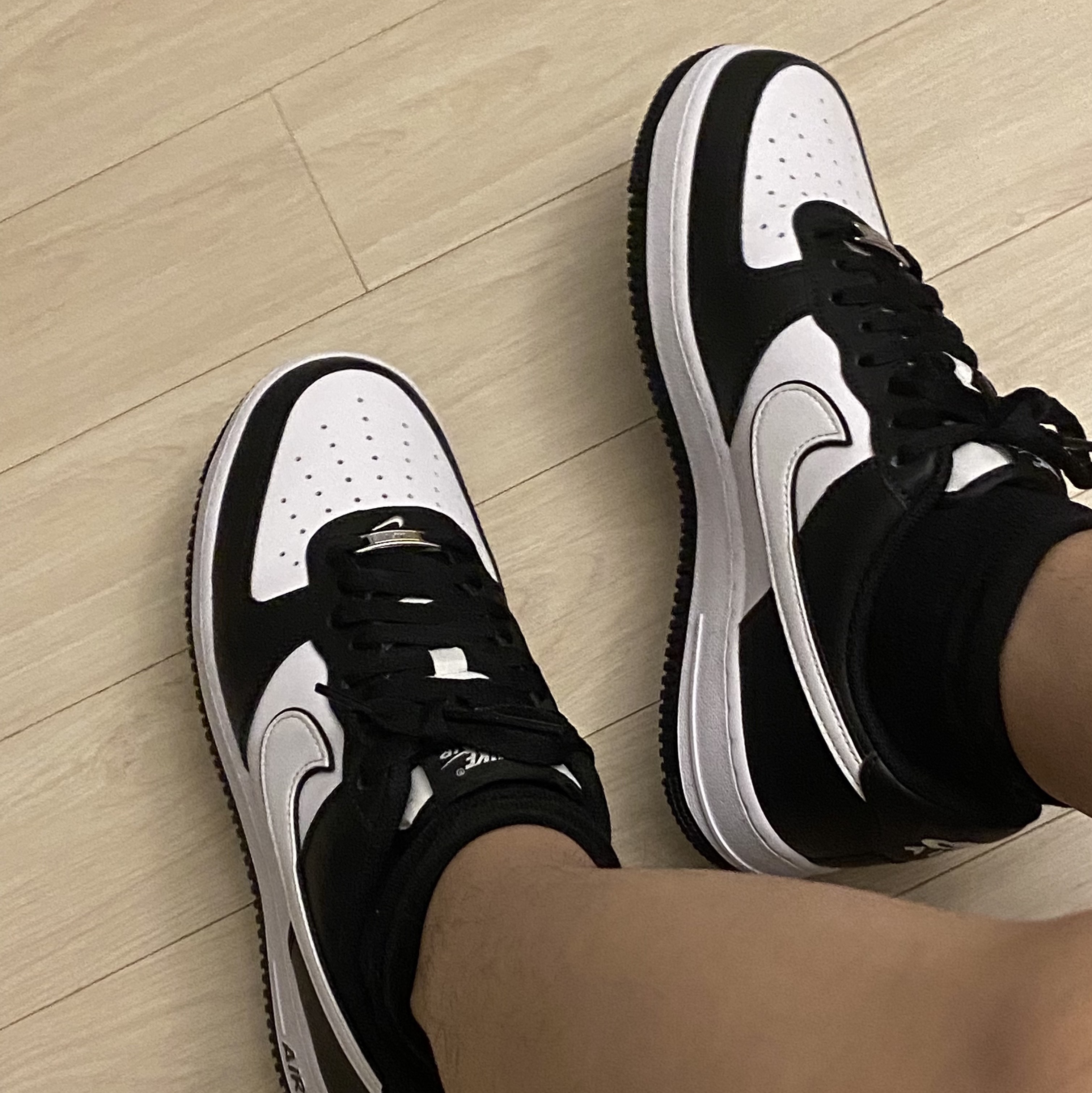 Nike Air Force 1 '07 Black White 착용 스타일 - 2