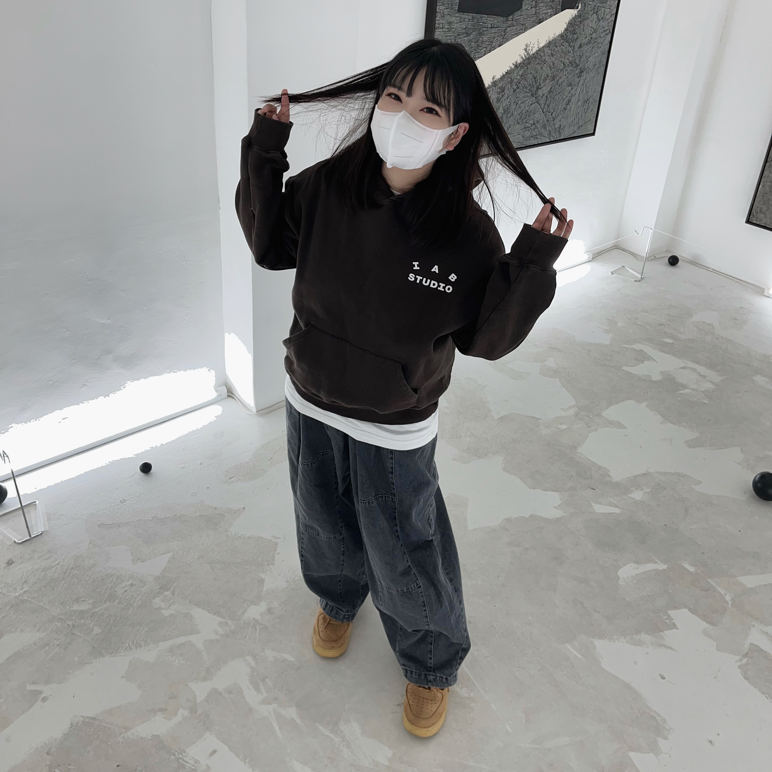 IAB Studio Hoodie Brown, Nike Air Force 1 Mid '07 WB Flax 착용 스타일 - 2