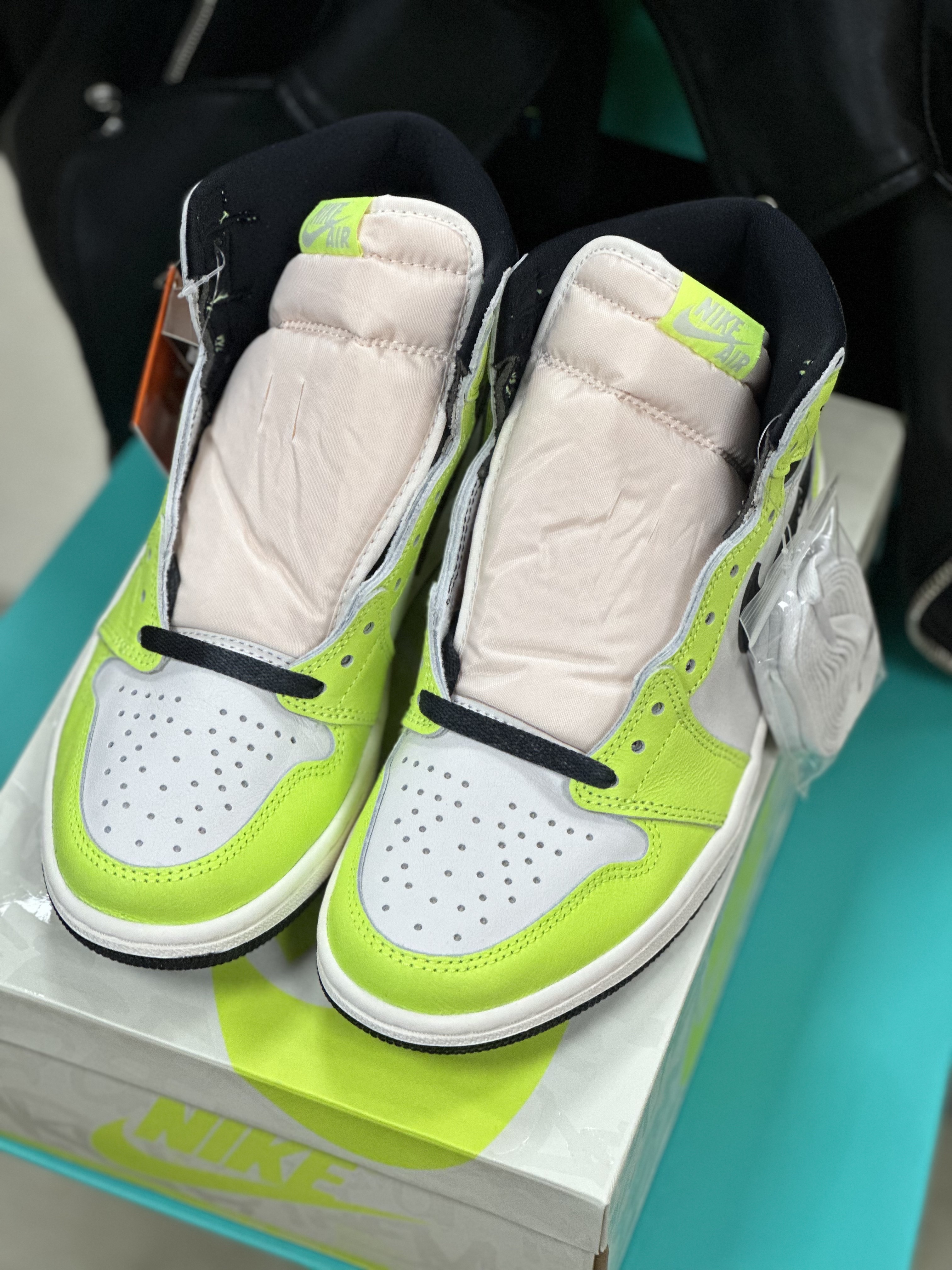 Jordan 1 Retro High OG Volt 착용 스타일 - 2