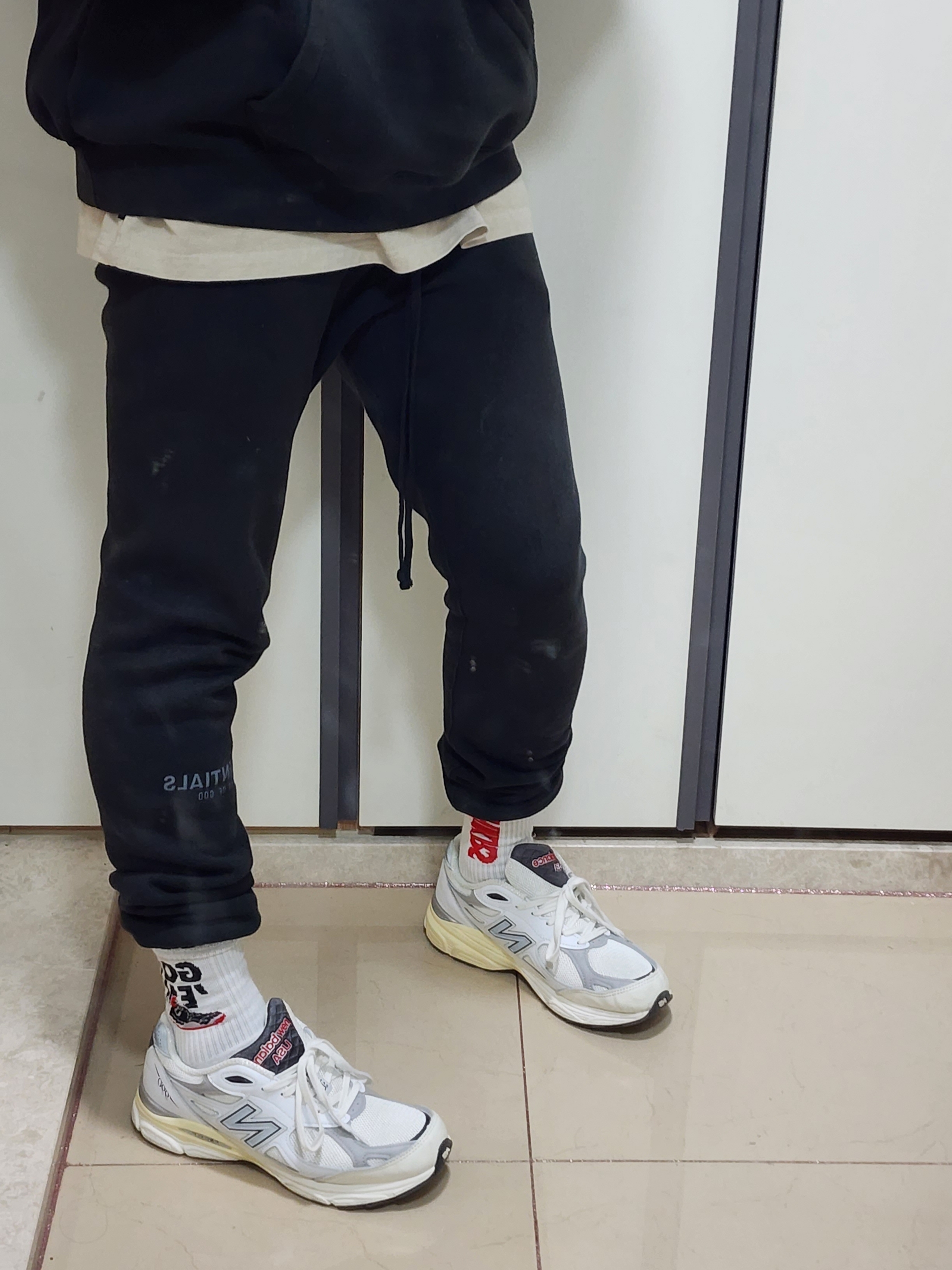 Essentials Sweatpants Dark Slate/Black 2020, Essentials 3D Silicon Applique Pullover Hoodie Dark Slate/Black 2020 착용 스타일 - 3