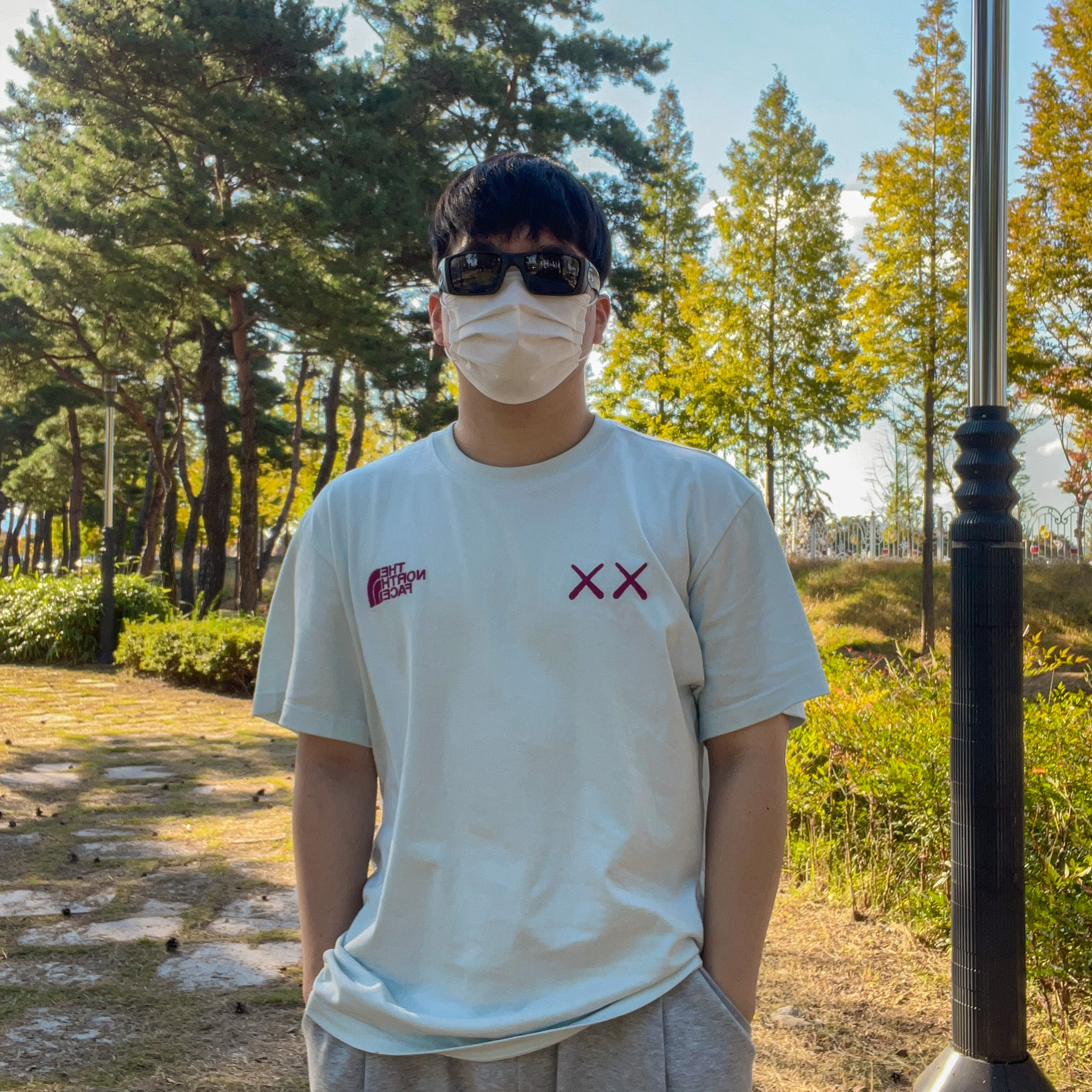 The North Face x Kaws S/S T-Shirt Ice Blue 착용 스타일