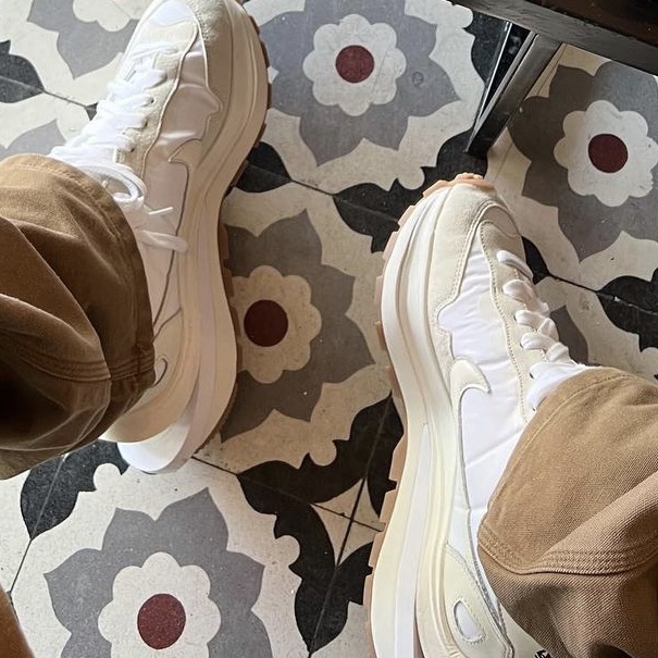 Nike x Sacai VaporWaffle White and Gum 착용 스타일