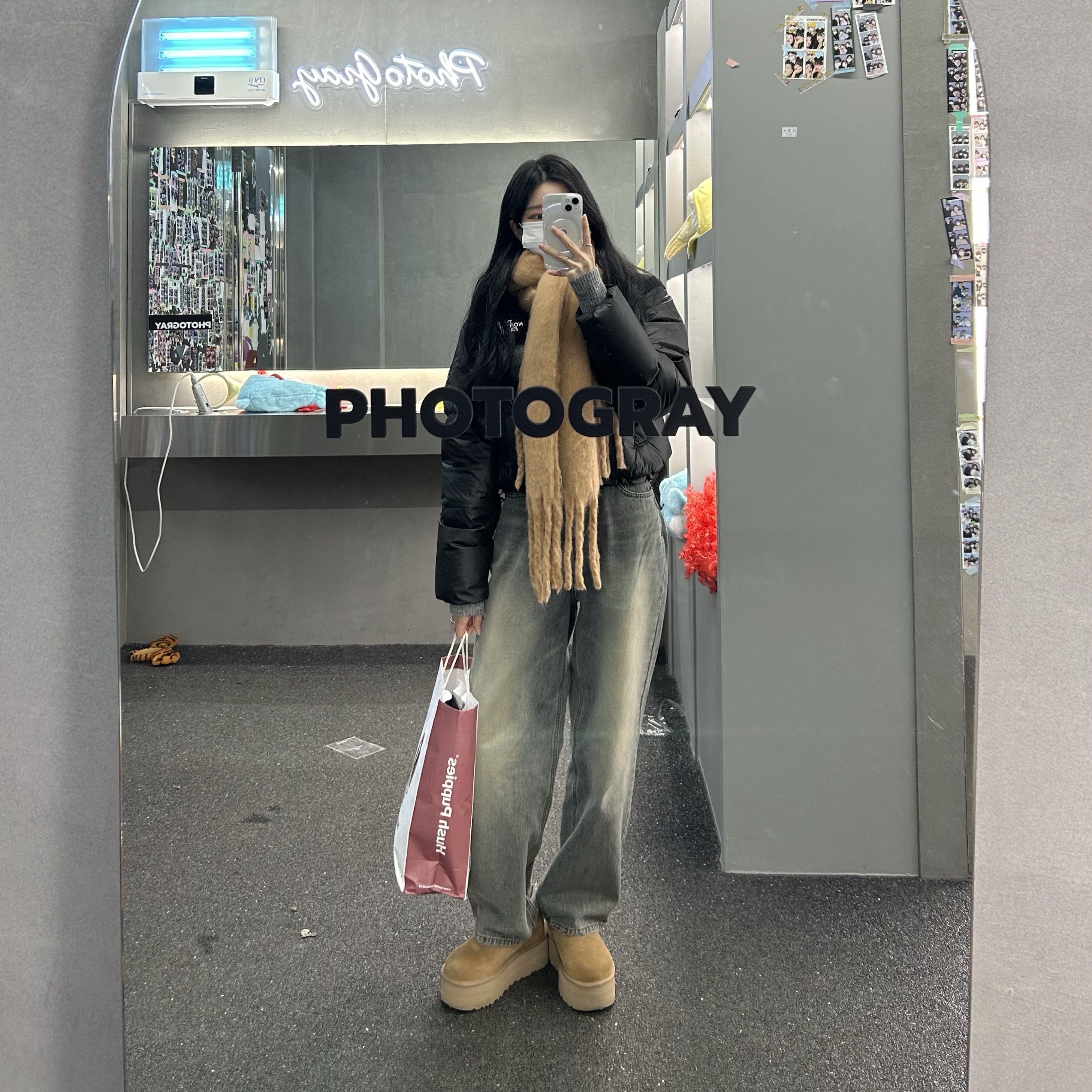 (W) UGG Classic Ultra Mini Platform Boots Chestnut, (W) The North Face White Label Novelty Nuptse Down Jacket Black 착용 스타일