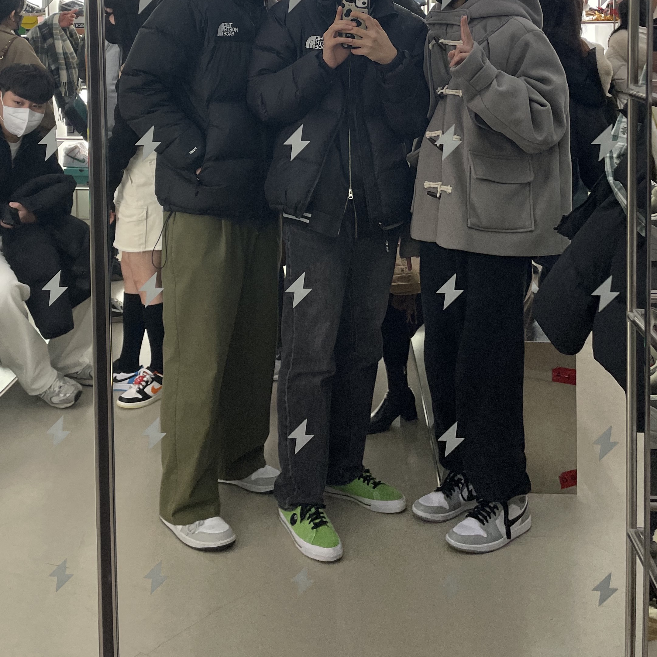 Converse x Stussy One Star Pro Ox 8 Ball Green, Jordan 1 Mid Light Smoke Grey 착용 스타일