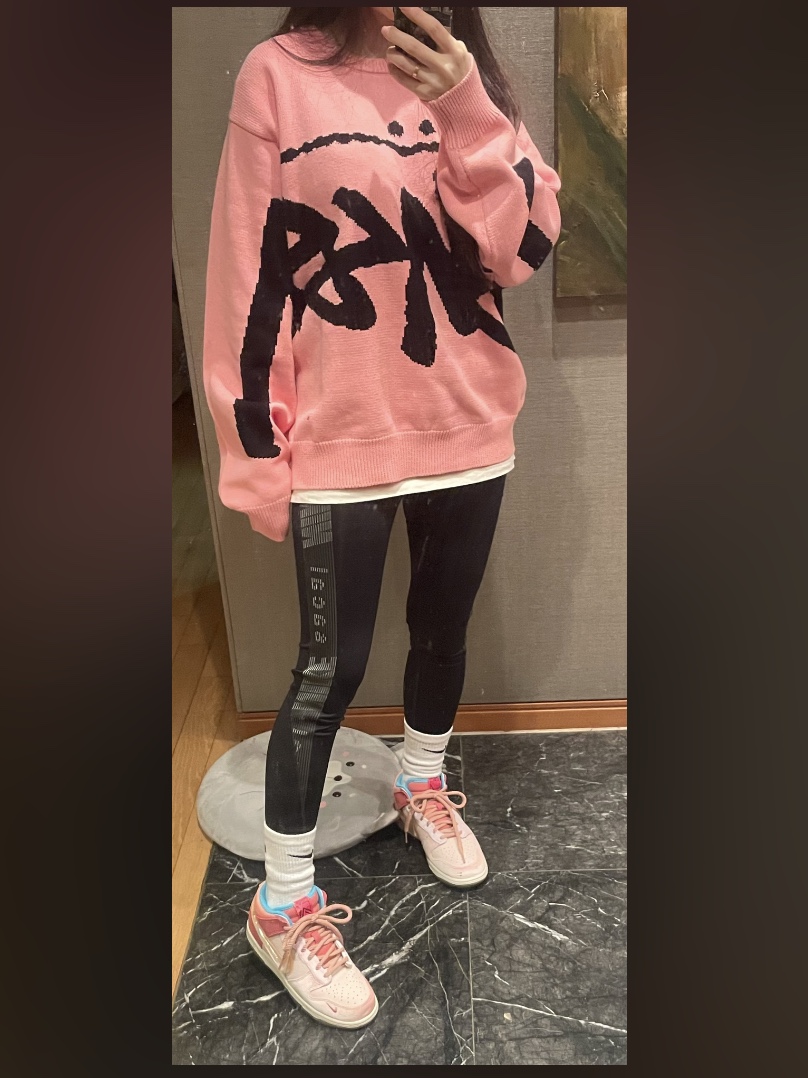 Stussy Stock Sweater Pink, Nike x Social Status Dunk Mid Free Lunch Strawberry Milk 착용 스타일 - 3