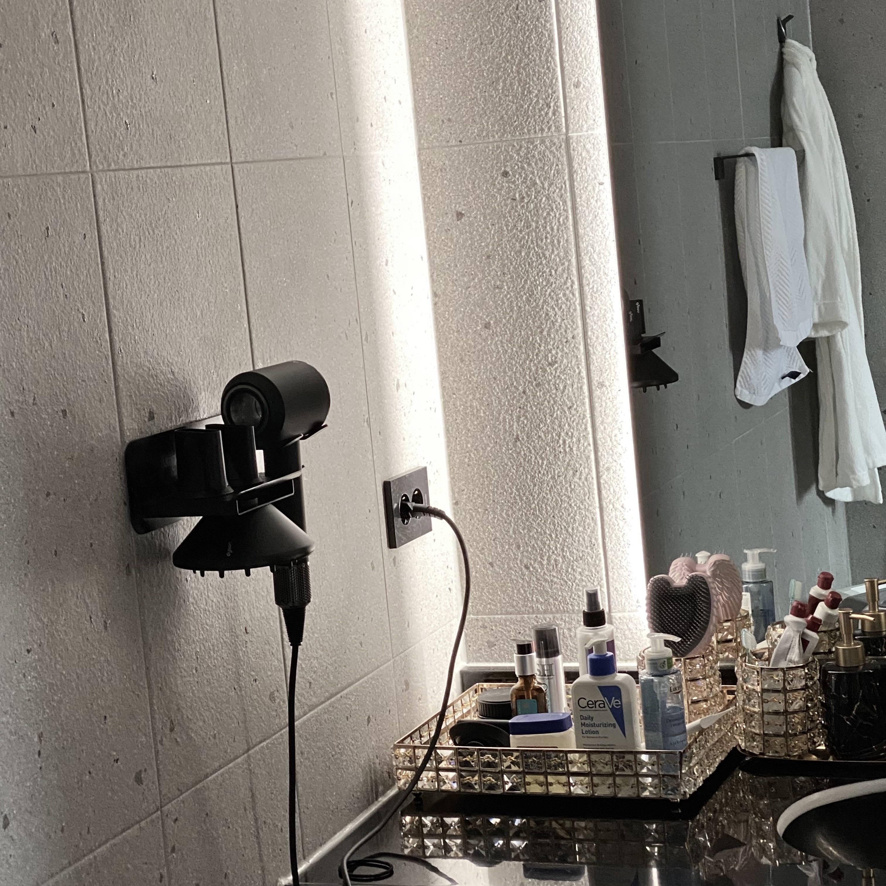 Dyson Supersonic Hair Dryer Black Nickel (Korean Ver.) 착용 스타일