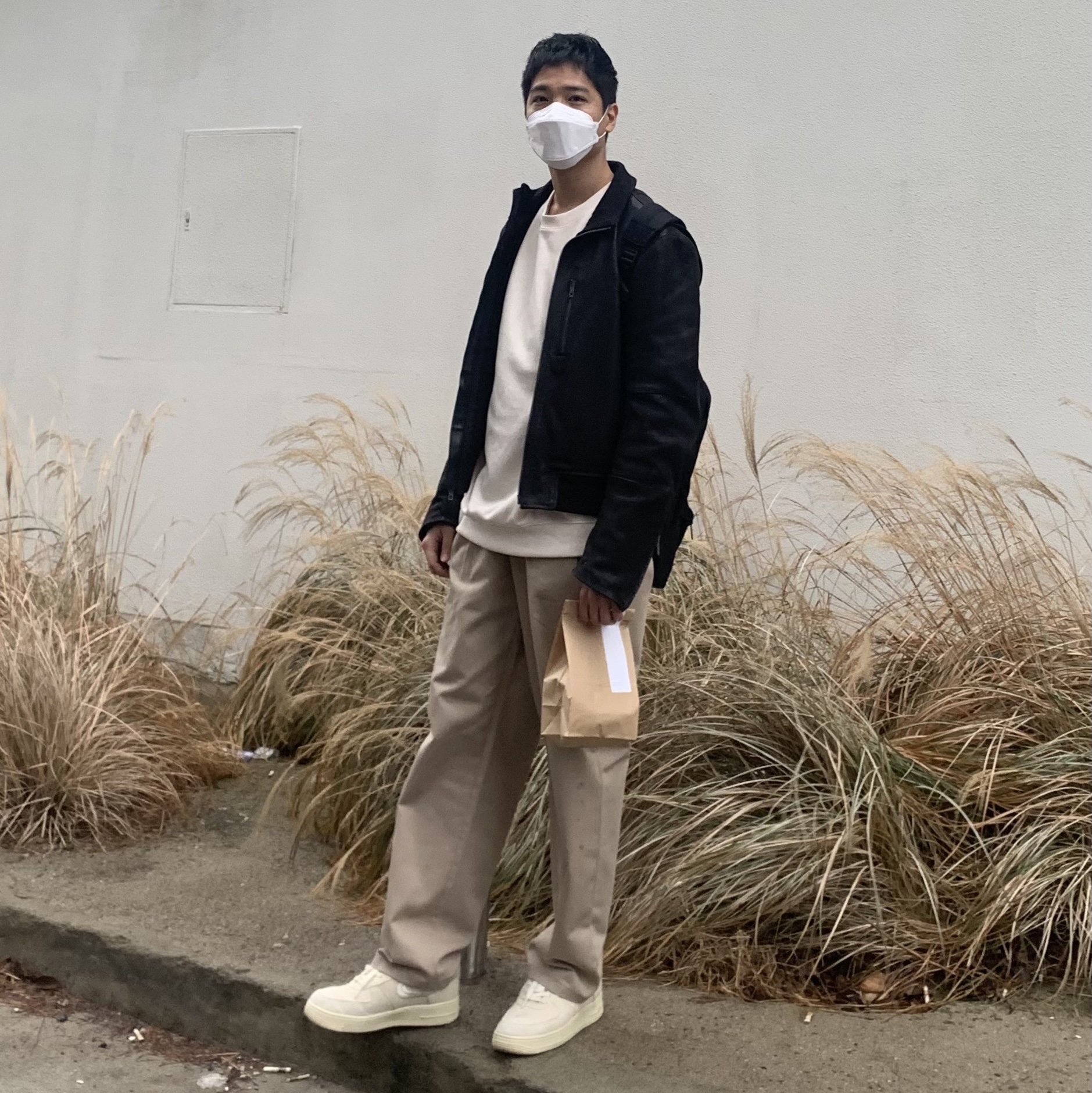 Nike x Stussy Air Force 1 Low Fossil 착용 스타일