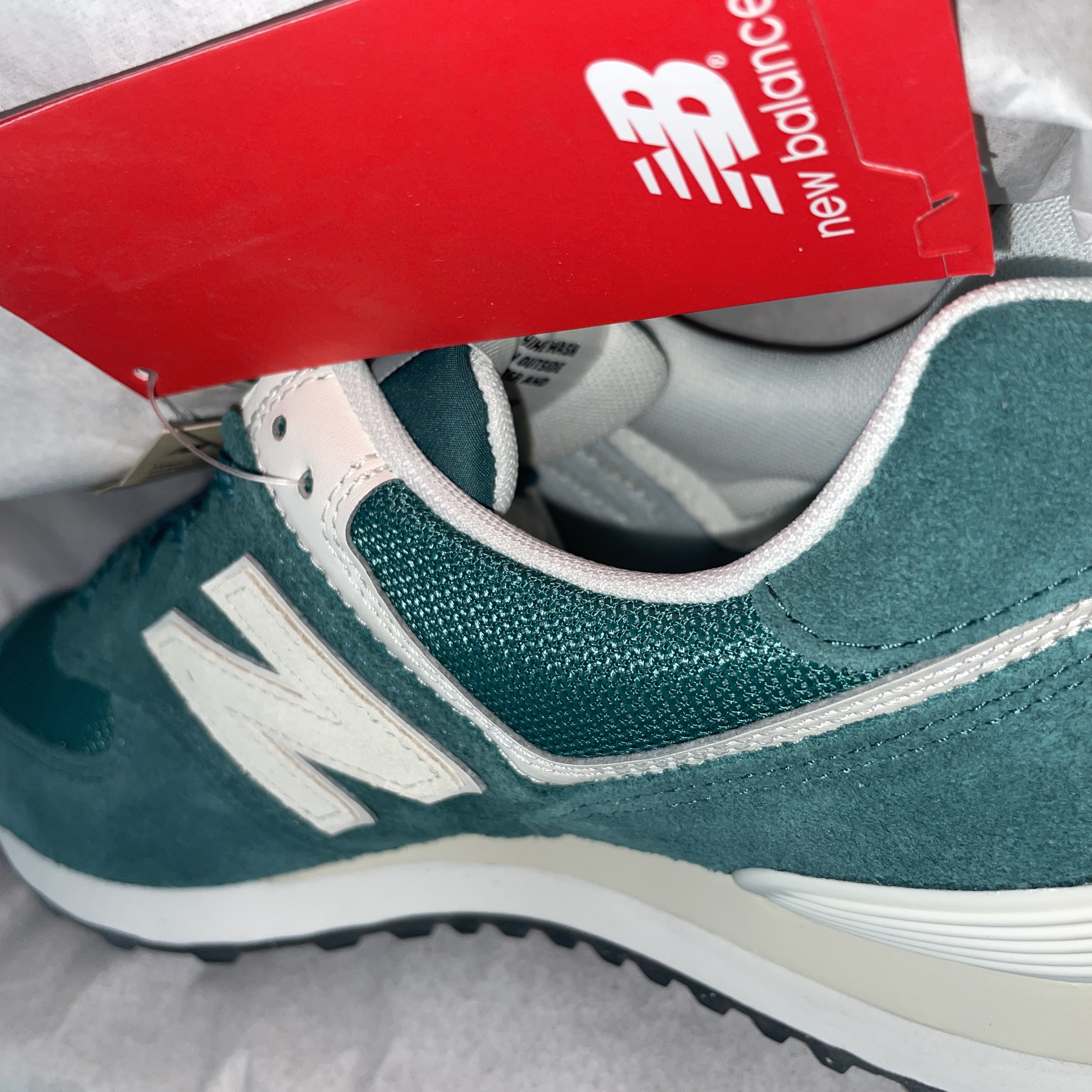 New Balance 574 Classics Reimagined Green 착용 스타일 - 2