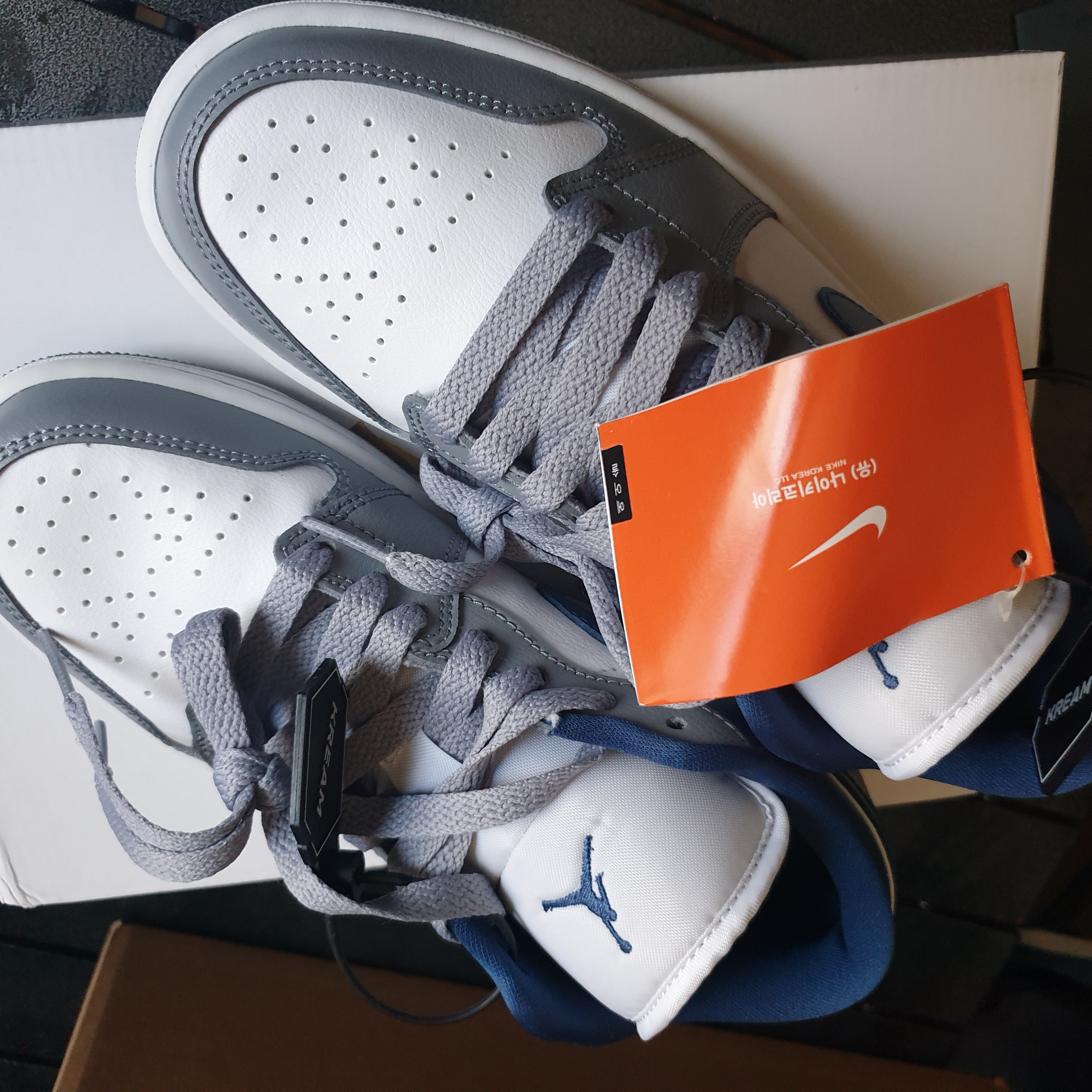 (W) Jordan 1 Low White Grey Blue 착용 스타일 - 1