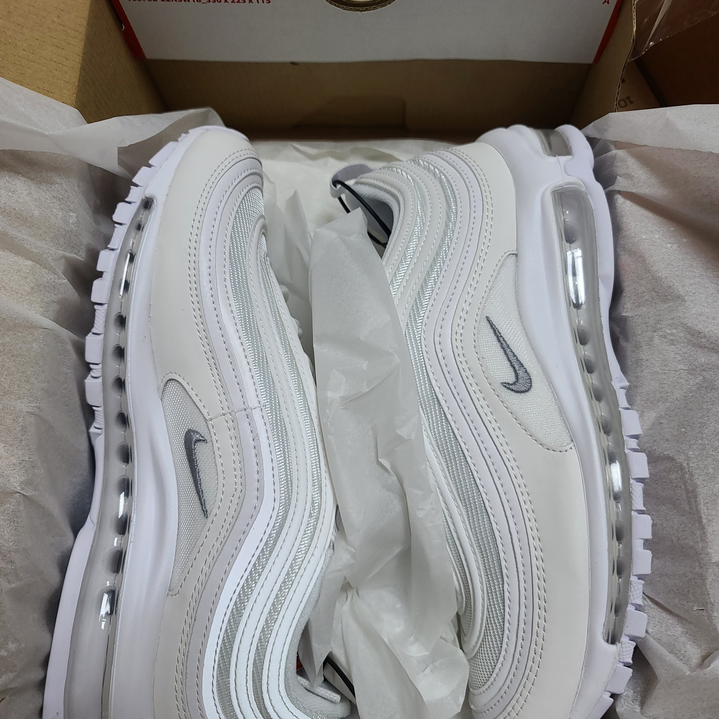 Nike Air Max 97 Triple White Wolf Grey 착용 스타일 - 1