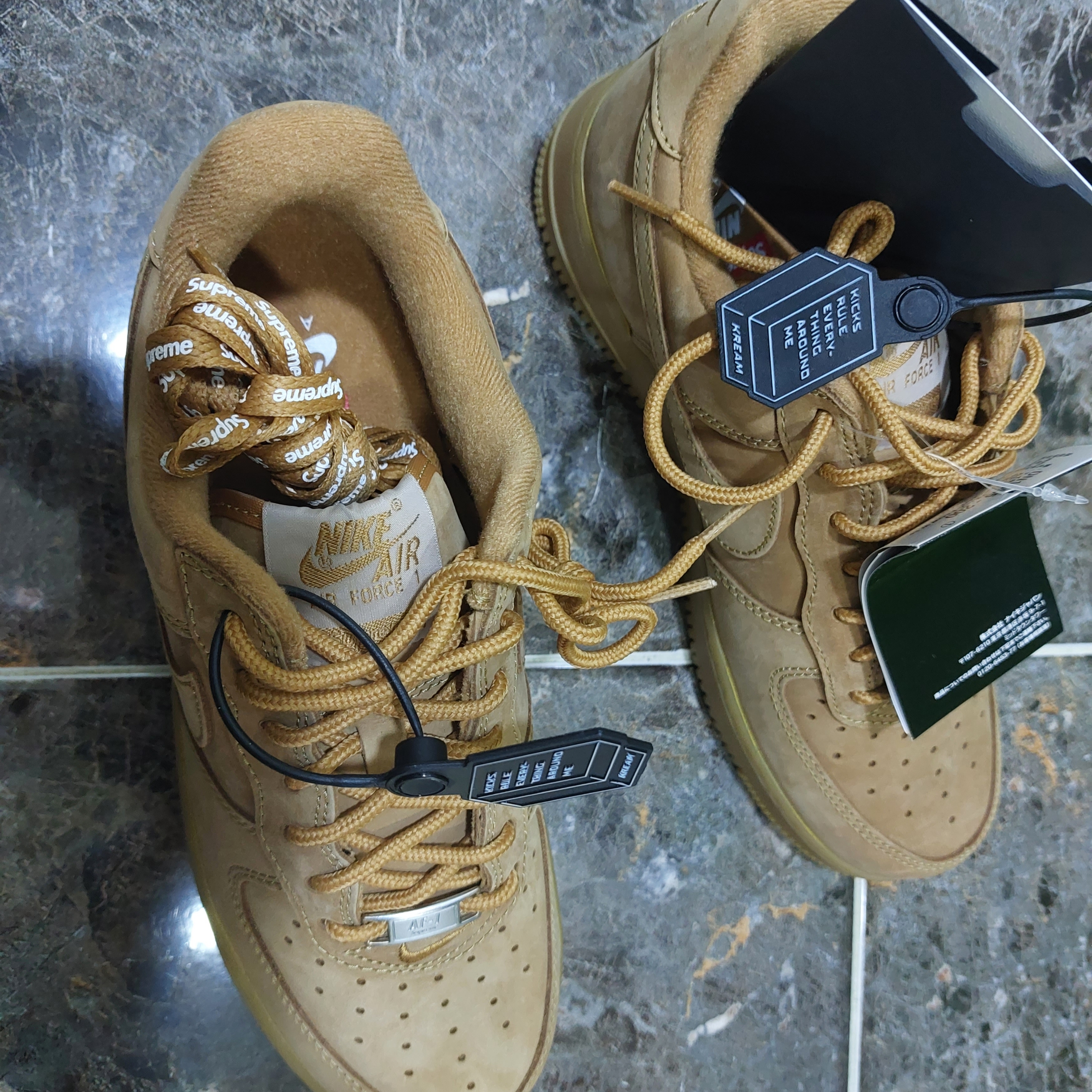 Nike x Supreme Air Force 1 Low Flax 착용 스타일